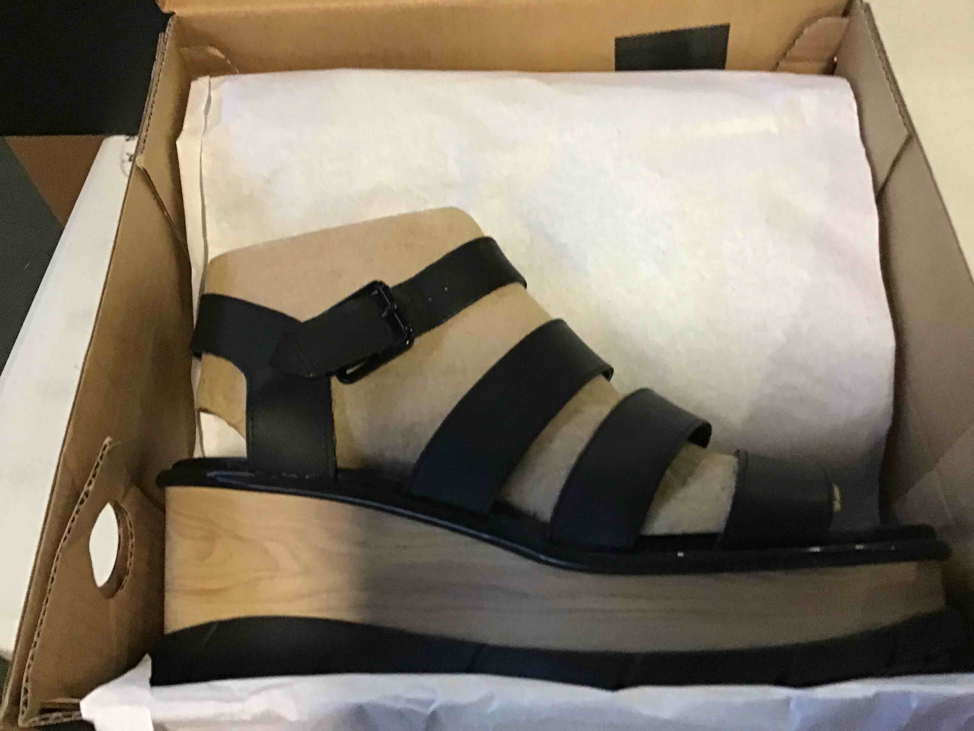 https://s3.amazonaws.com/lotting-images-prod/bidfta/RED5061724_1695122995216.jpeg