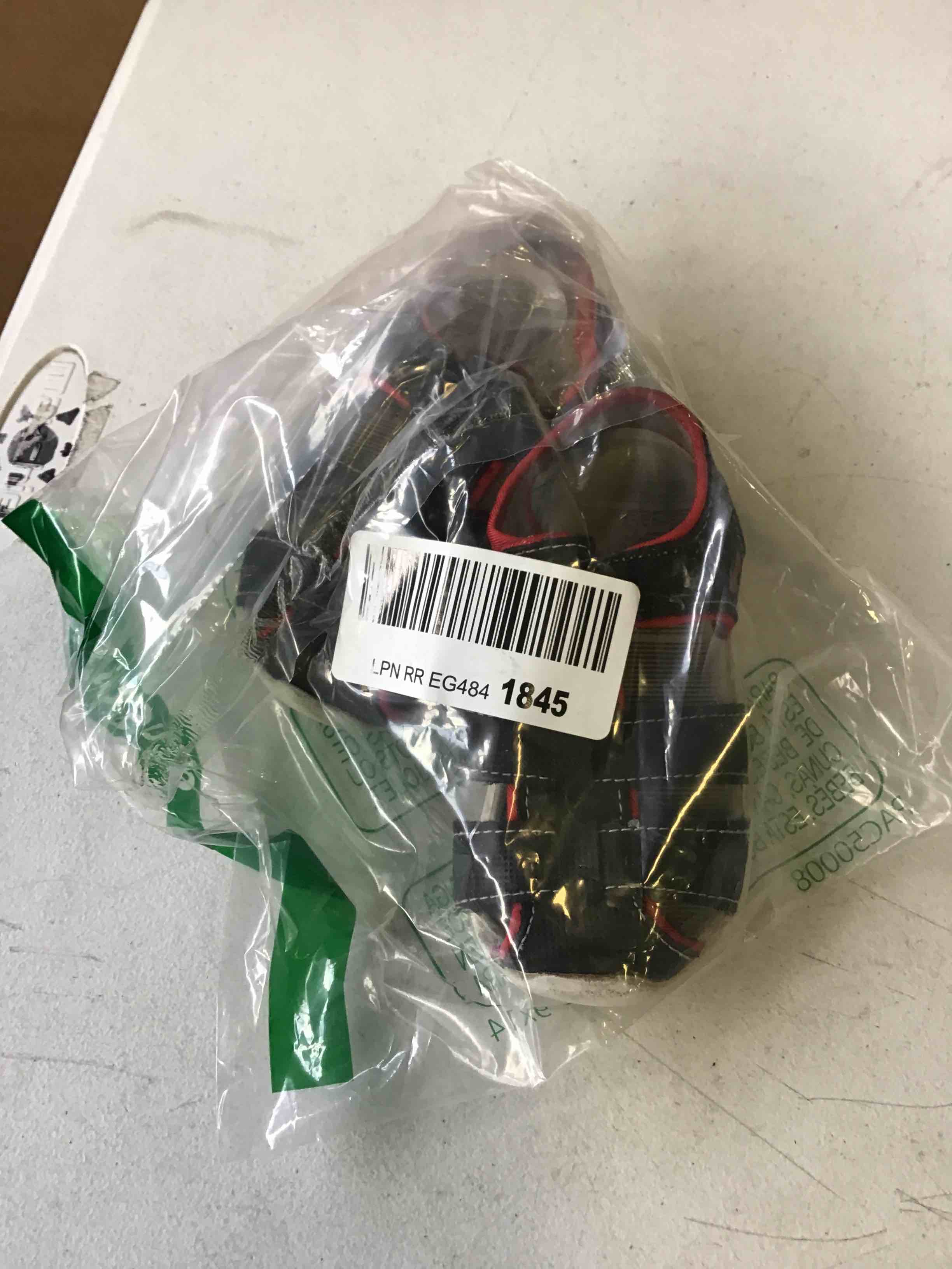 https://s3.amazonaws.com/lotting-images-prod/bidfta/RED5061837_1695141897576.jpeg