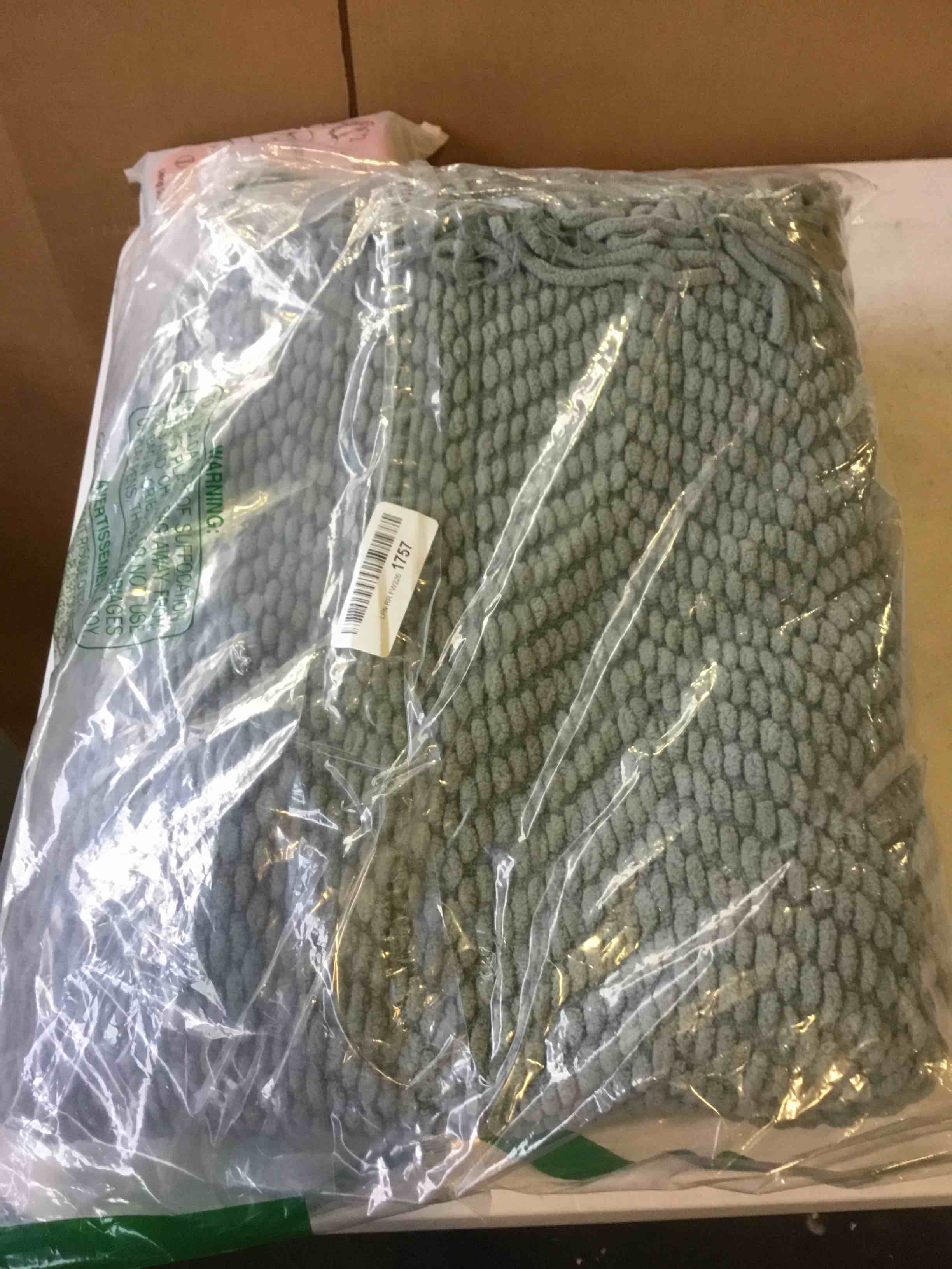 https://s3.amazonaws.com/lotting-images-prod/bidfta/RED5062468_1695905275666.jpeg