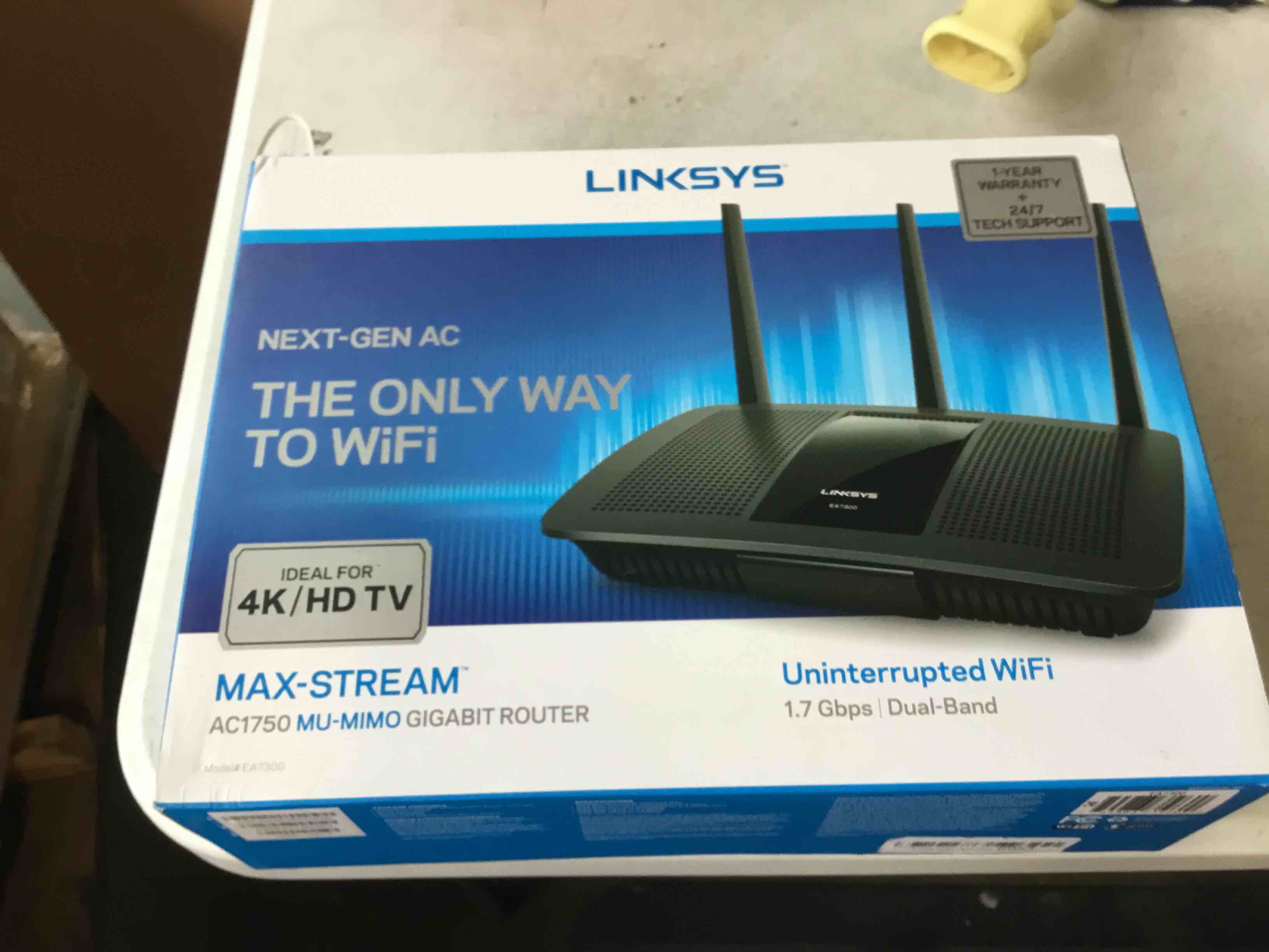 https://s3.amazonaws.com/lotting-images-prod/bidfta/RED5062661_1695931236493.jpeg