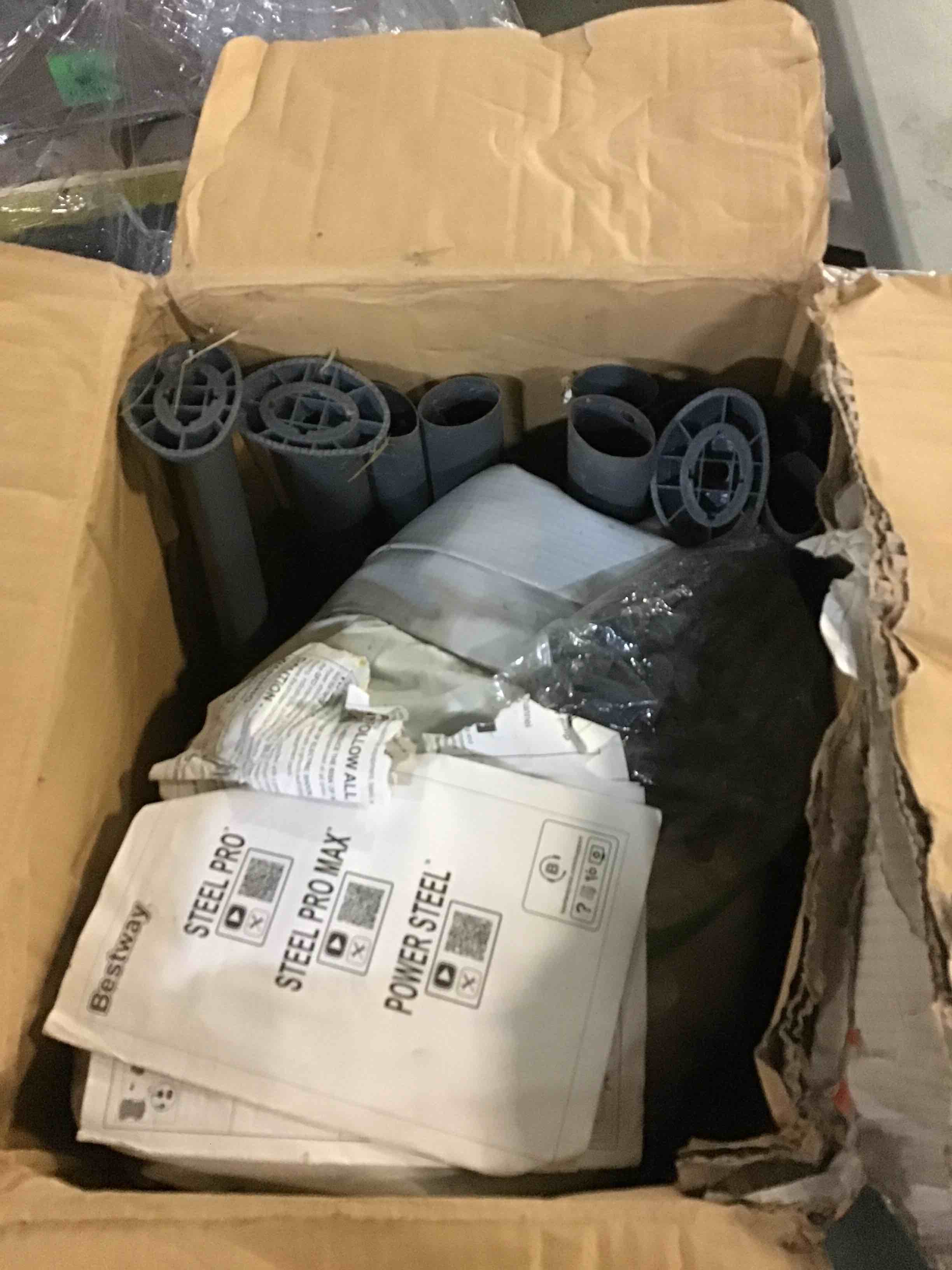https://s3.amazonaws.com/lotting-images-prod/bidfta/RED5062944_1694431965672.jpeg
