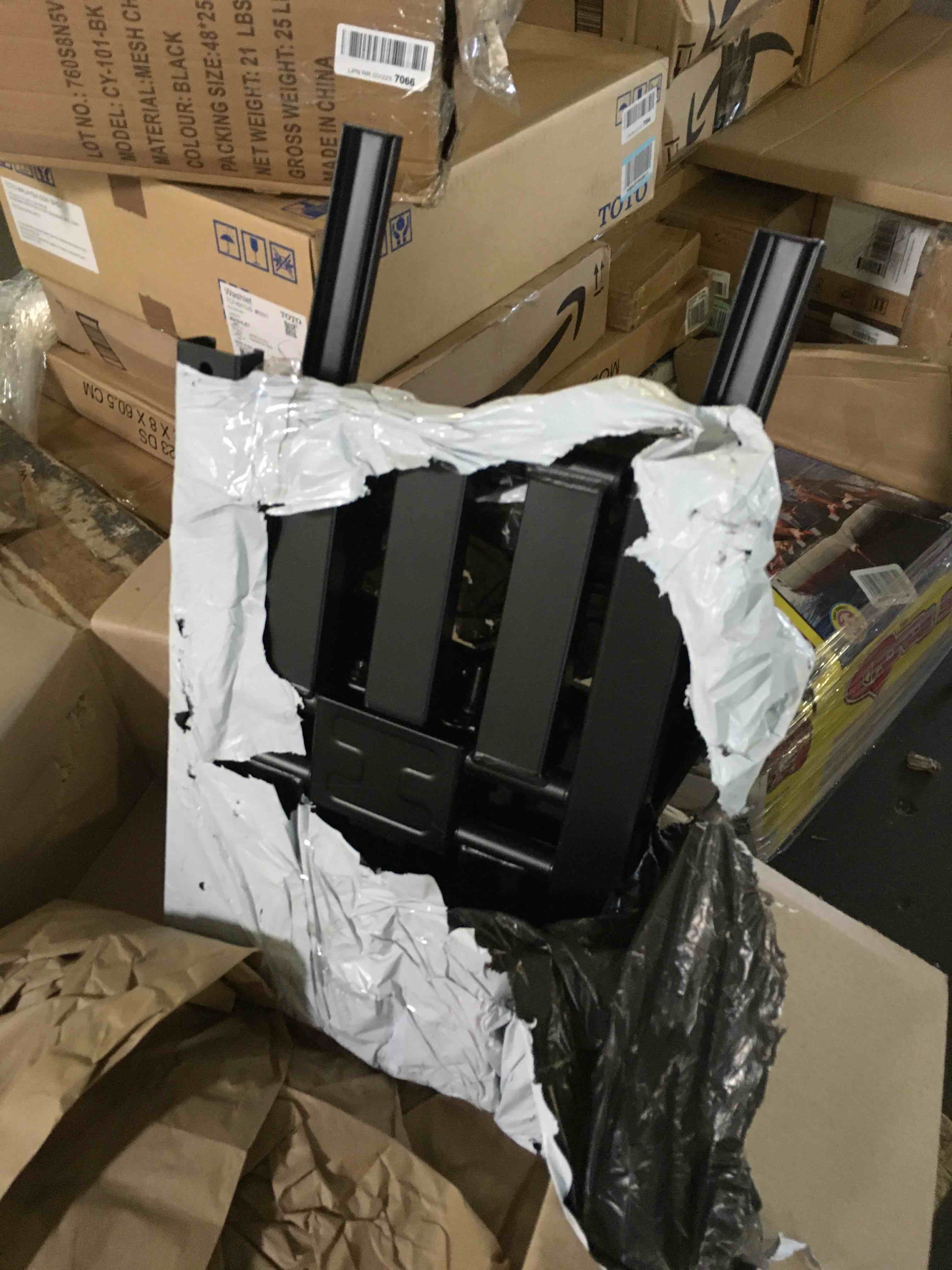 https://s3.amazonaws.com/lotting-images-prod/bidfta/RED5063837_1695231376139.jpeg