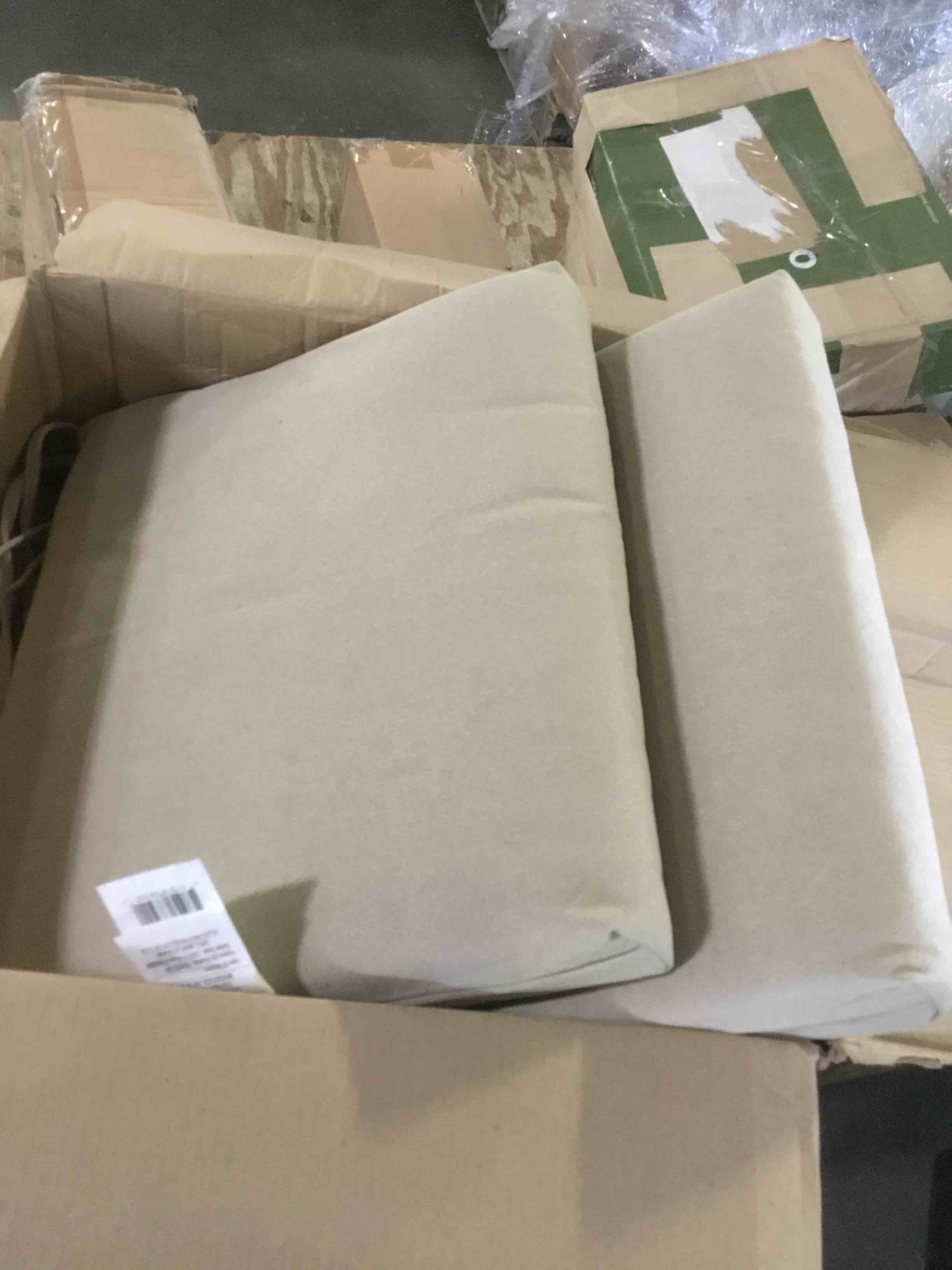 https://s3.amazonaws.com/lotting-images-prod/bidfta/RED5064128_1695394325195.jpeg