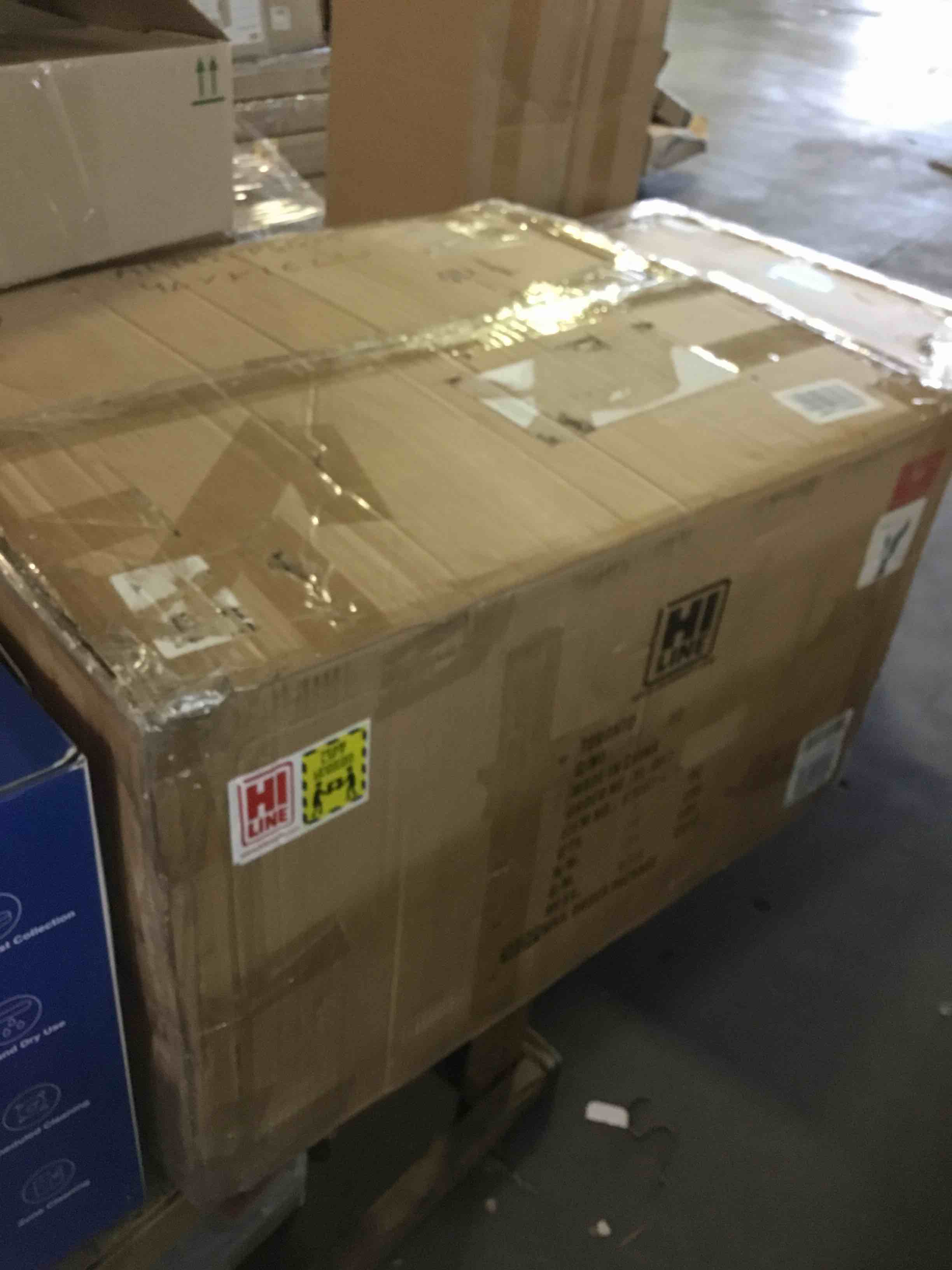 https://s3.amazonaws.com/lotting-images-prod/bidfta/RED5064183_1695405147946.jpeg