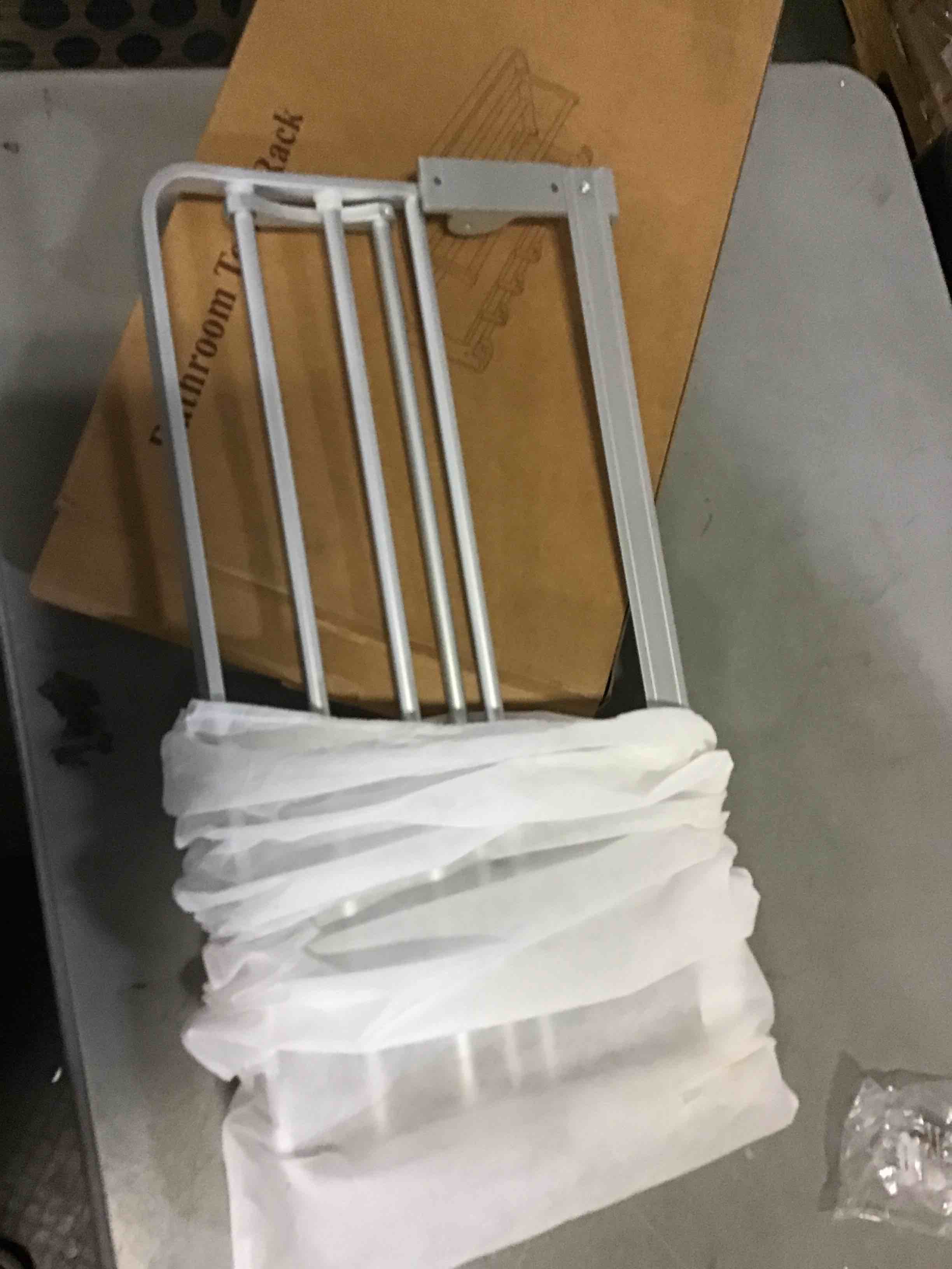 https://s3.amazonaws.com/lotting-images-prod/bidfta/RED5064456_1694178422002.jpeg