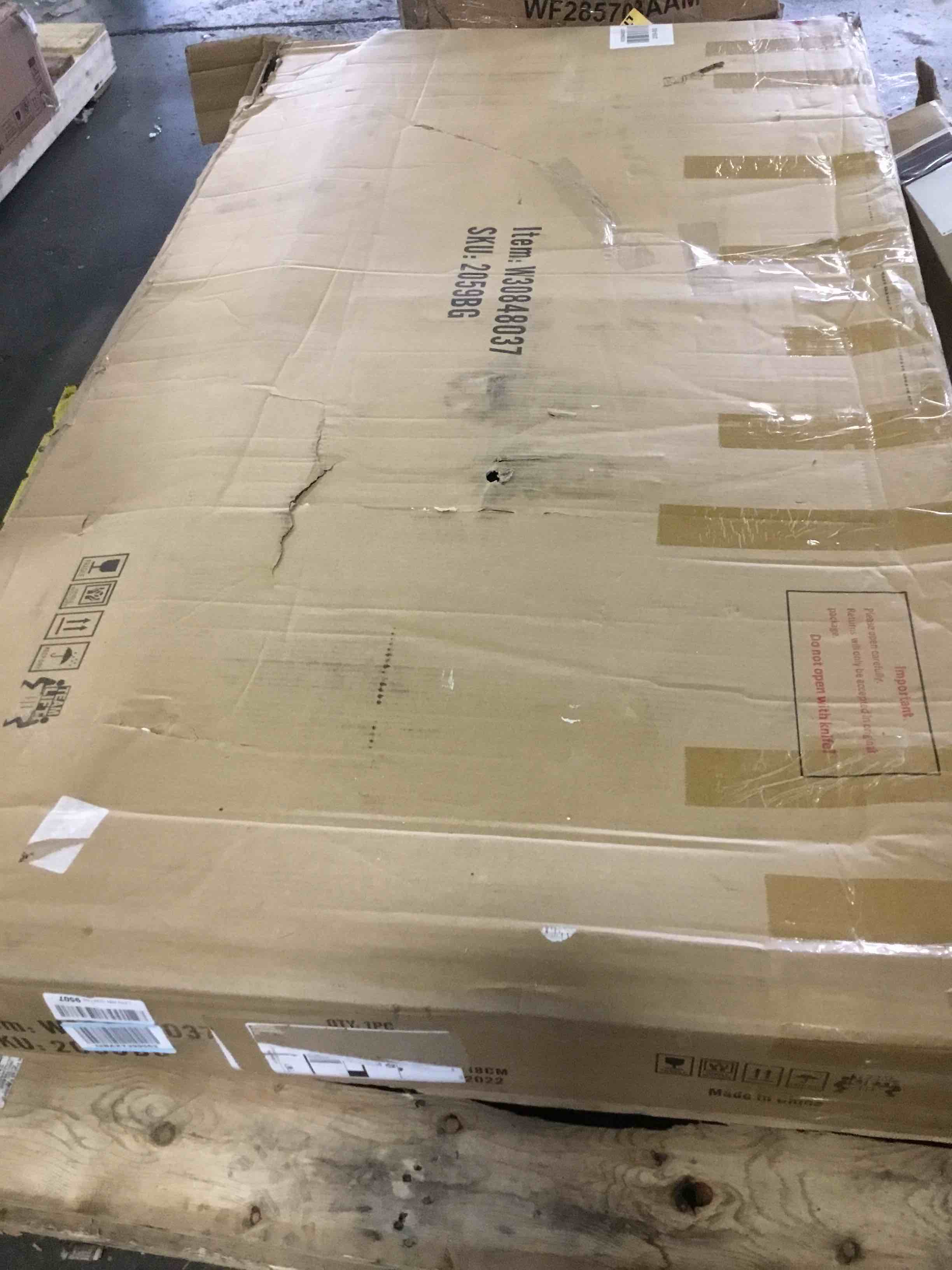 https://s3.amazonaws.com/lotting-images-prod/bidfta/RED5064550_1694267947649.jpeg
