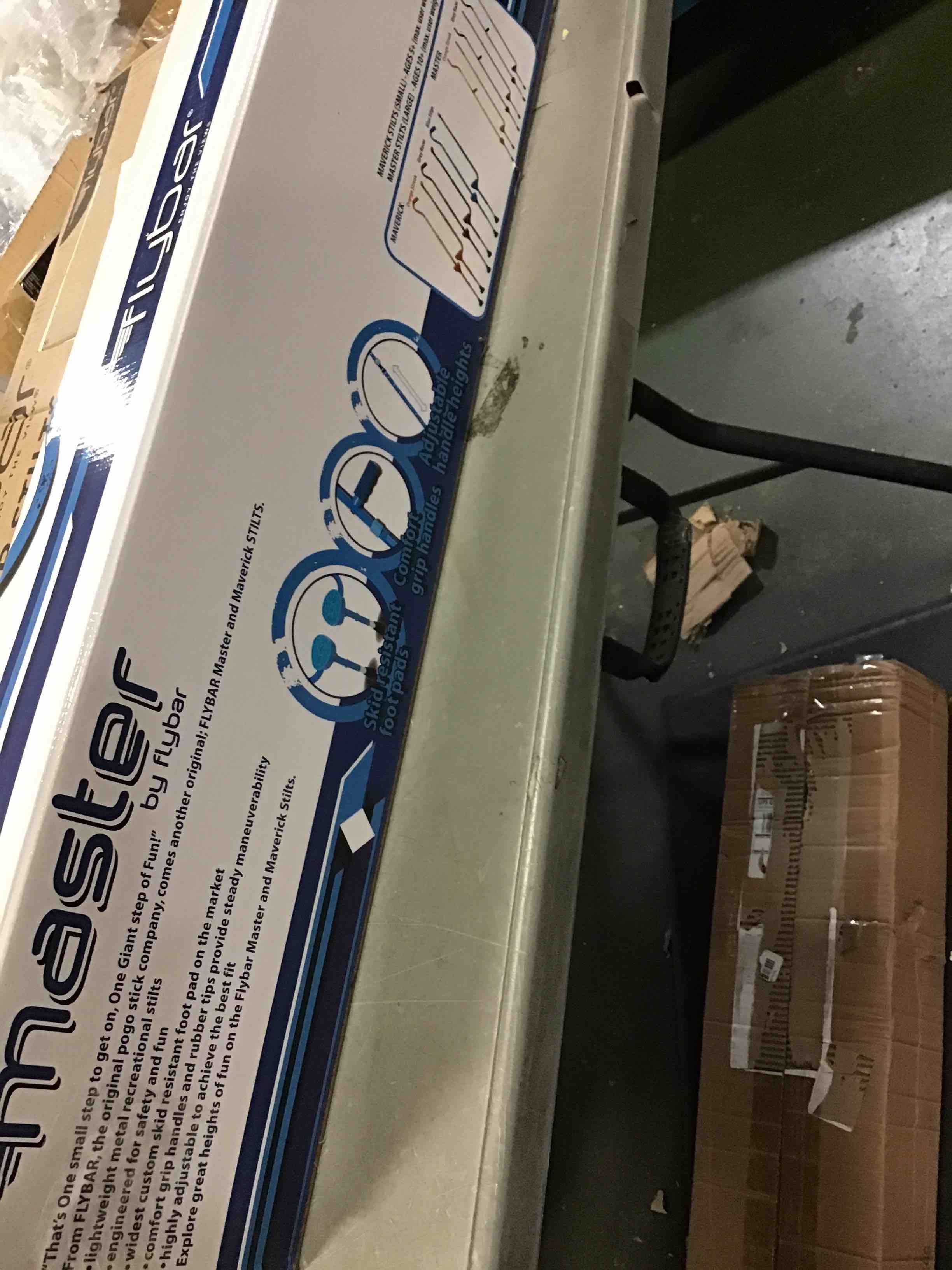 https://s3.amazonaws.com/lotting-images-prod/bidfta/RED5064715_1694547586402.jpeg