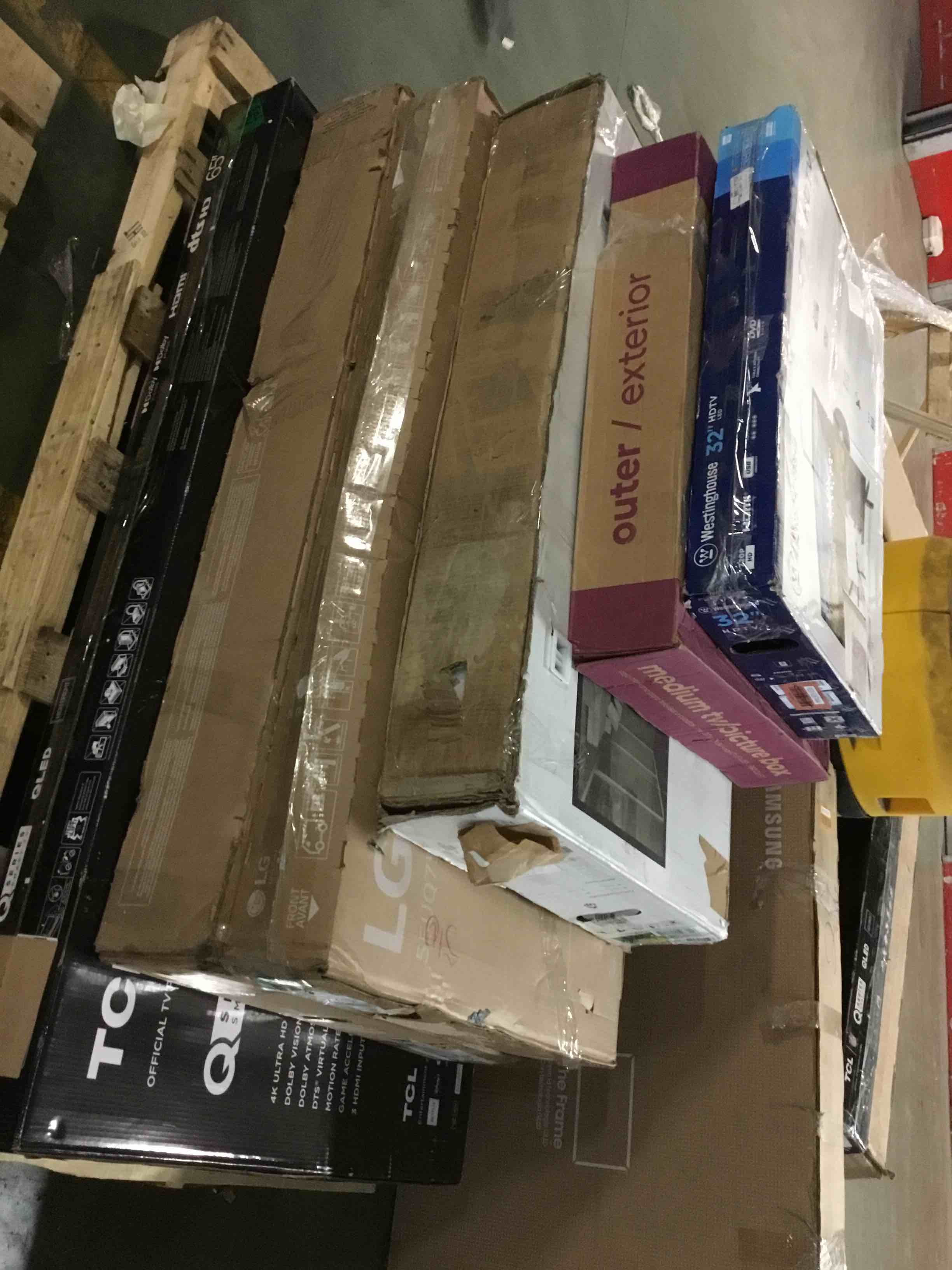 https://s3.amazonaws.com/lotting-images-prod/bidfta/RED5065942_1694790202348.jpeg