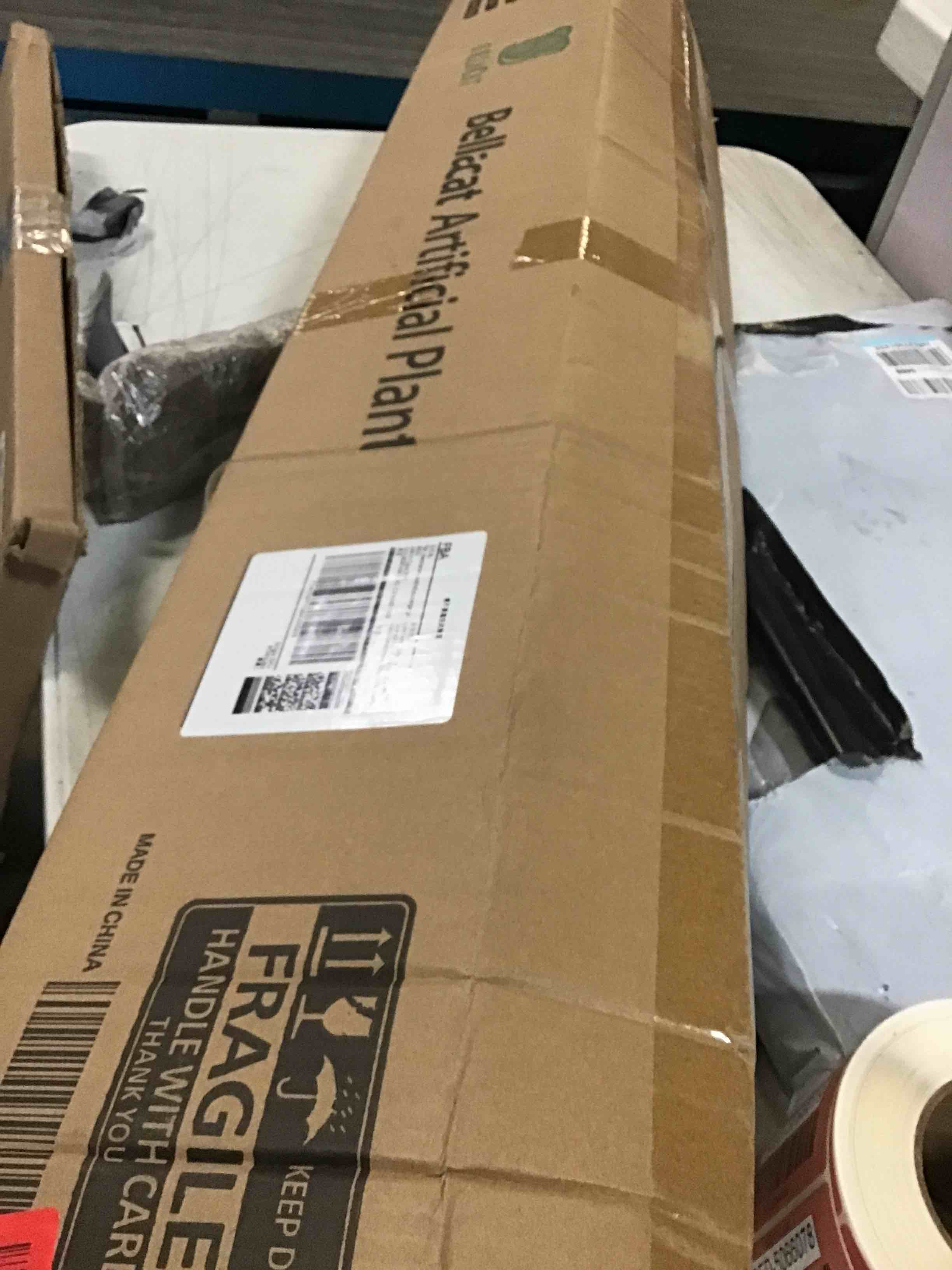 https://s3.amazonaws.com/lotting-images-prod/bidfta/RED5066076_1694880241792.jpeg