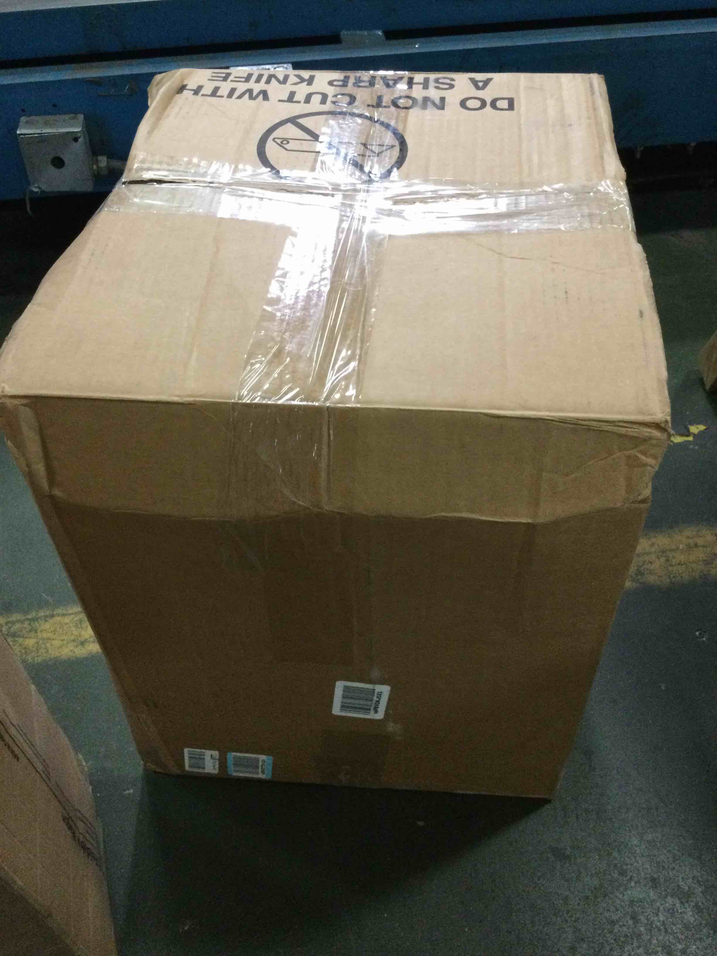 https://s3.amazonaws.com/lotting-images-prod/bidfta/RED5066271_1695227289679.jpeg
