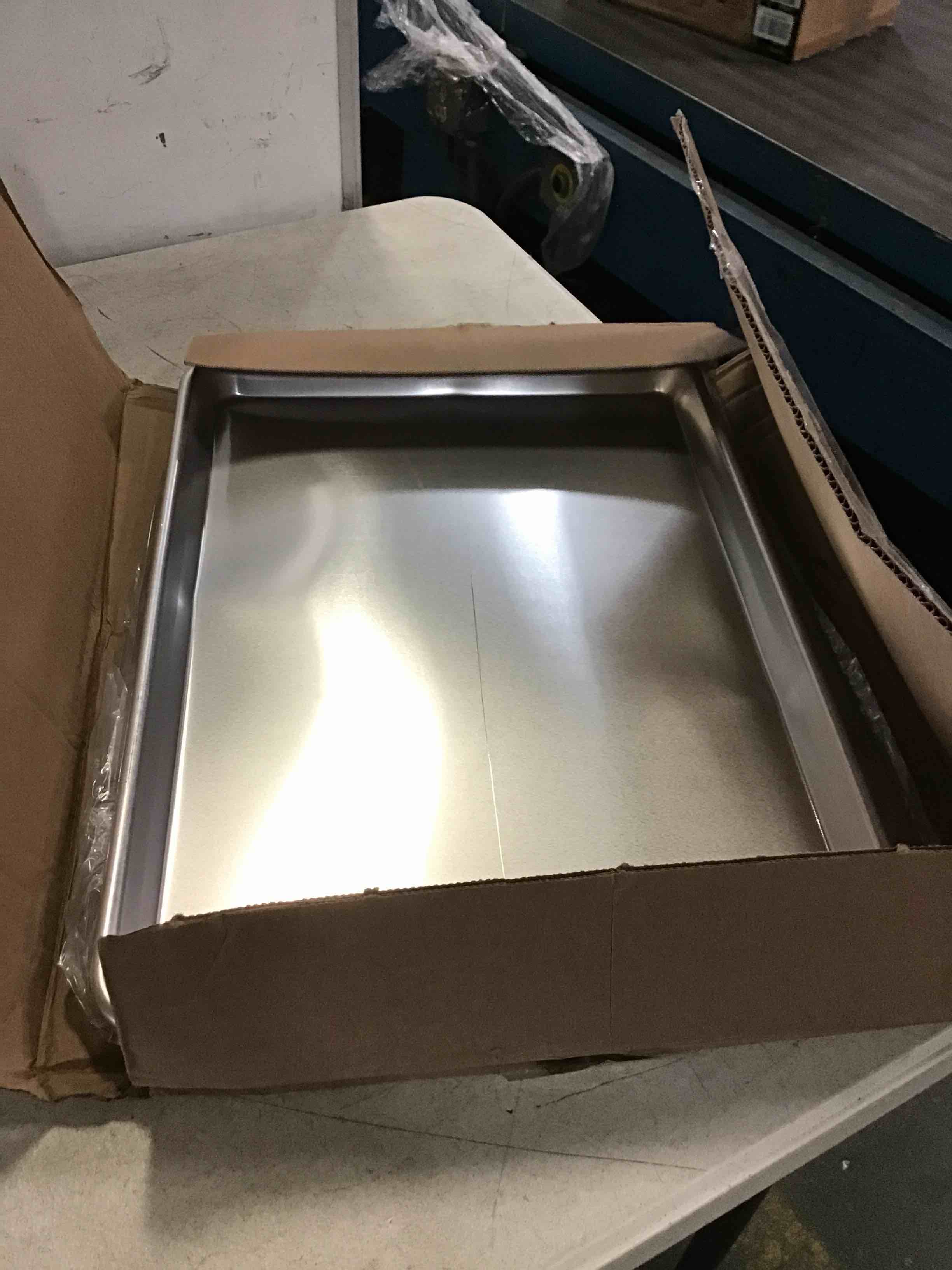 https://s3.amazonaws.com/lotting-images-prod/bidfta/RED5066522_1695396738622.jpeg