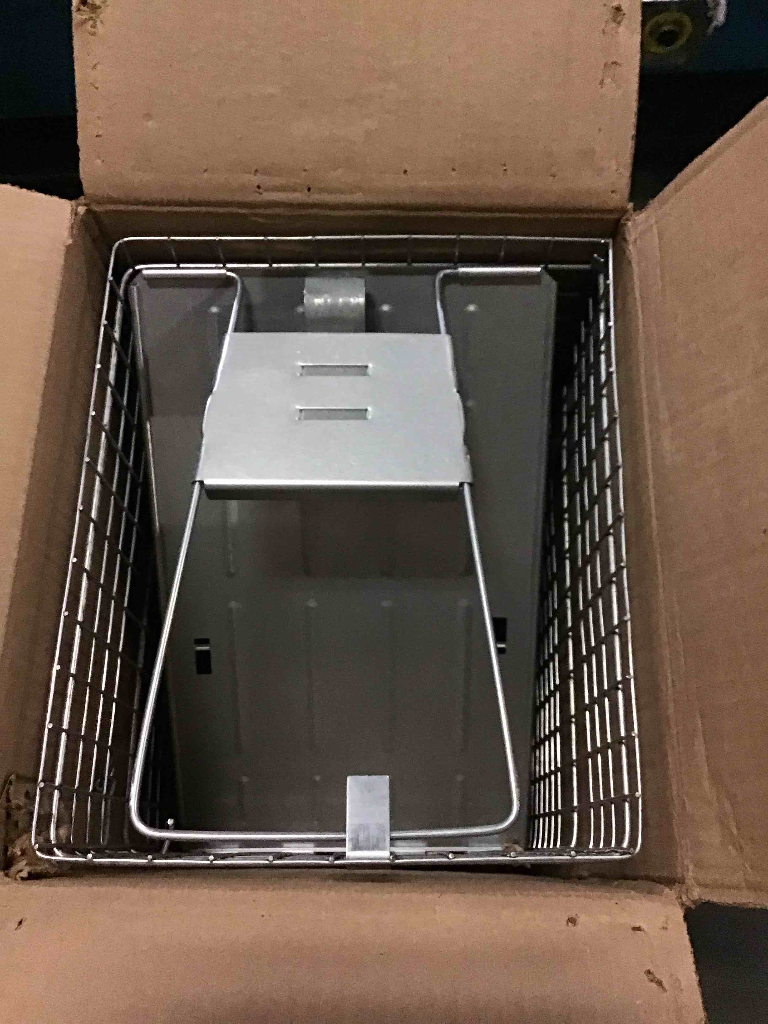 https://s3.amazonaws.com/lotting-images-prod/bidfta/RED5066621_1695641784485.jpeg