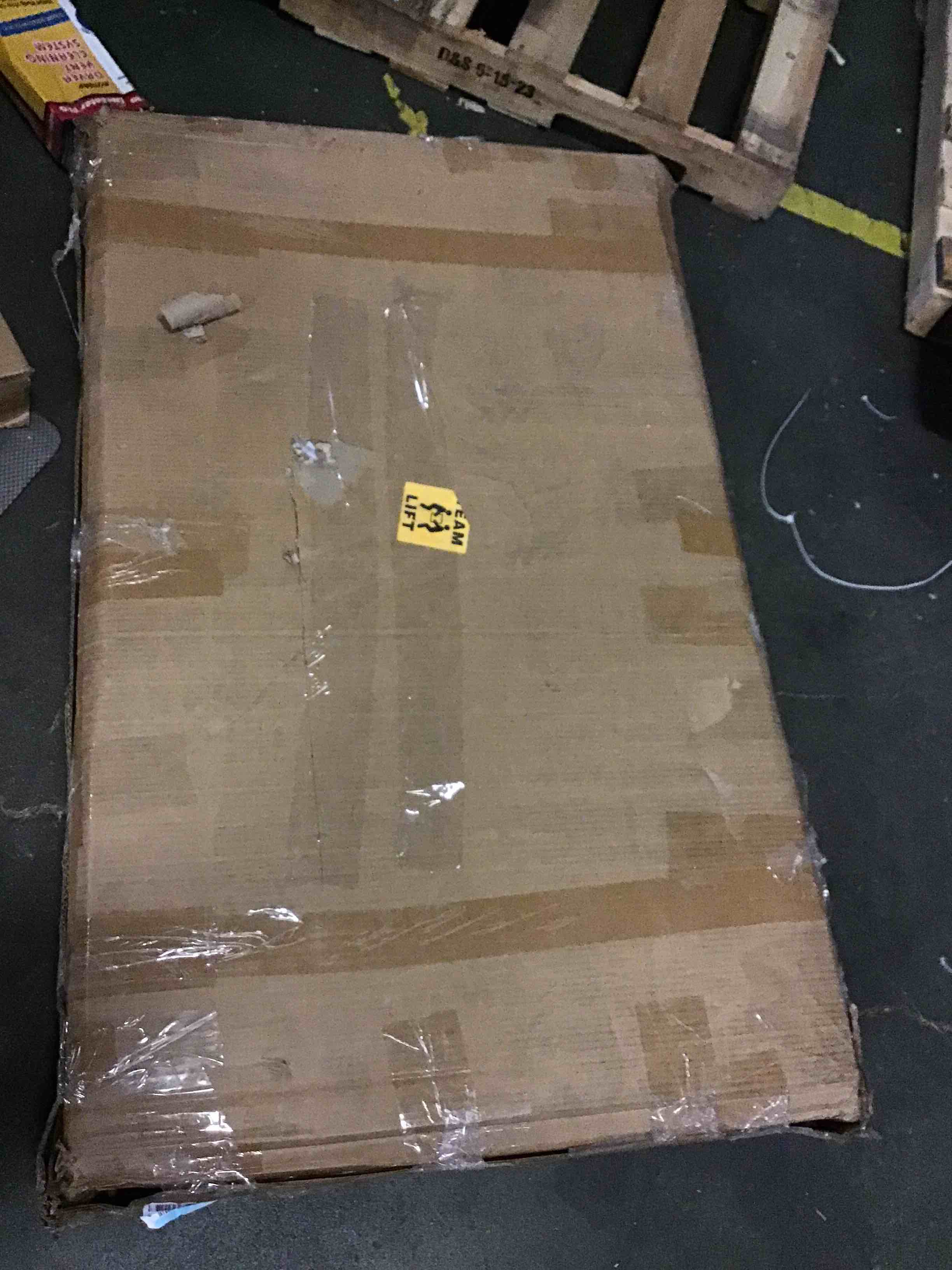 https://s3.amazonaws.com/lotting-images-prod/bidfta/RED5066653_1695648633627.jpeg