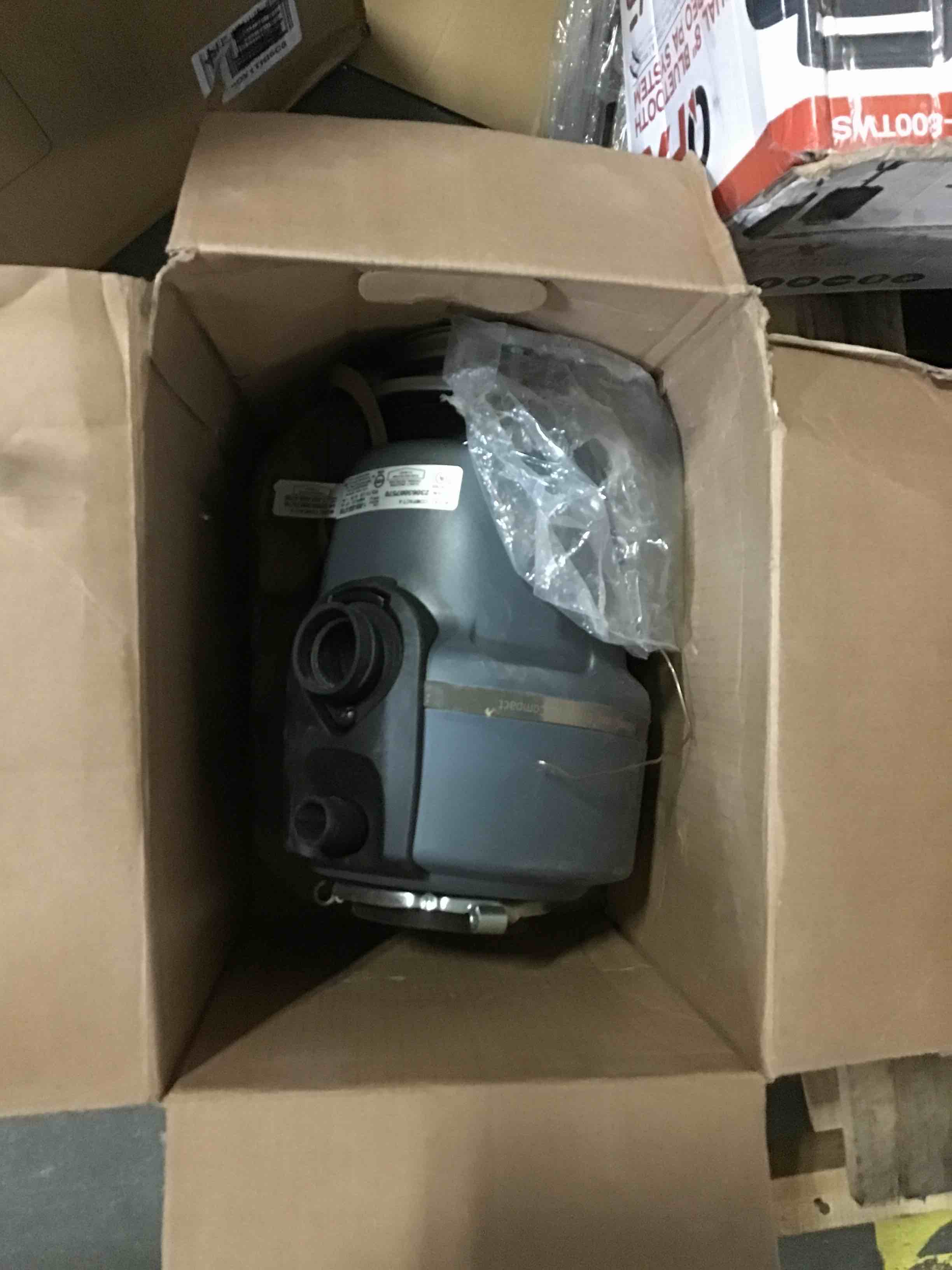 https://s3.amazonaws.com/lotting-images-prod/bidfta/RED5067048_1695827474186.jpeg