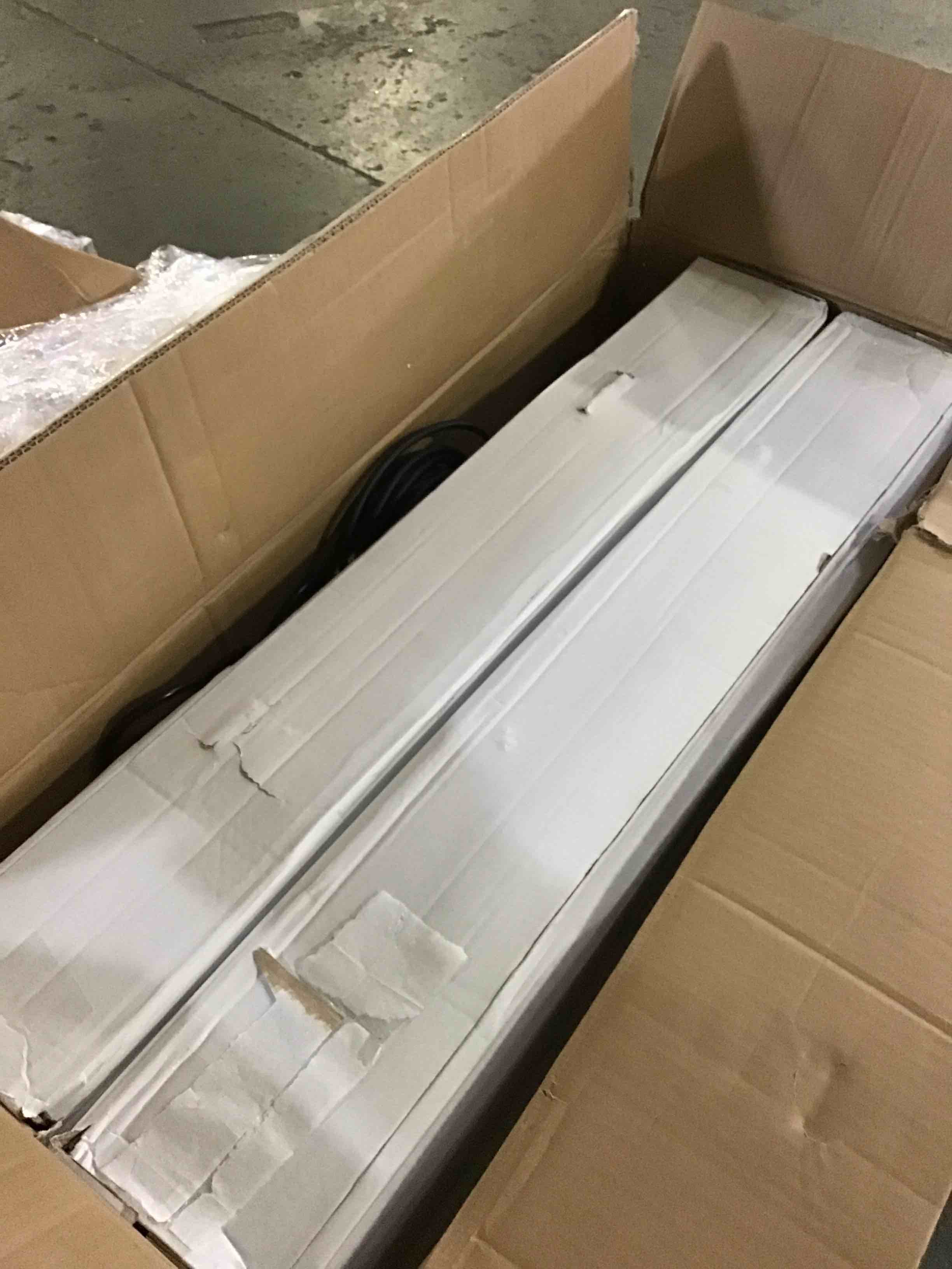 https://s3.amazonaws.com/lotting-images-prod/bidfta/RED5067423_1695992247779.jpeg