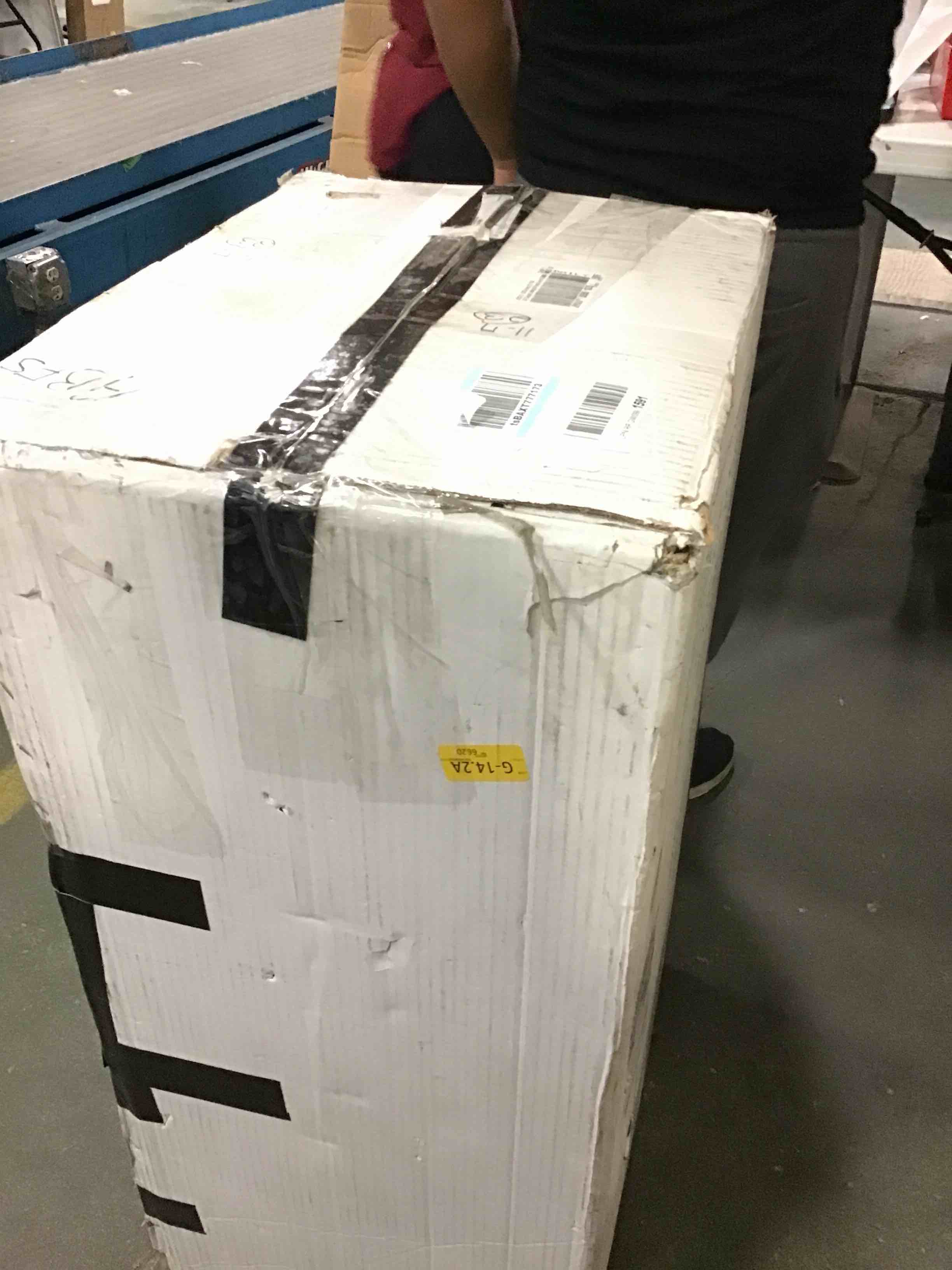 https://s3.amazonaws.com/lotting-images-prod/bidfta/RED5069247_1694519563366.jpeg