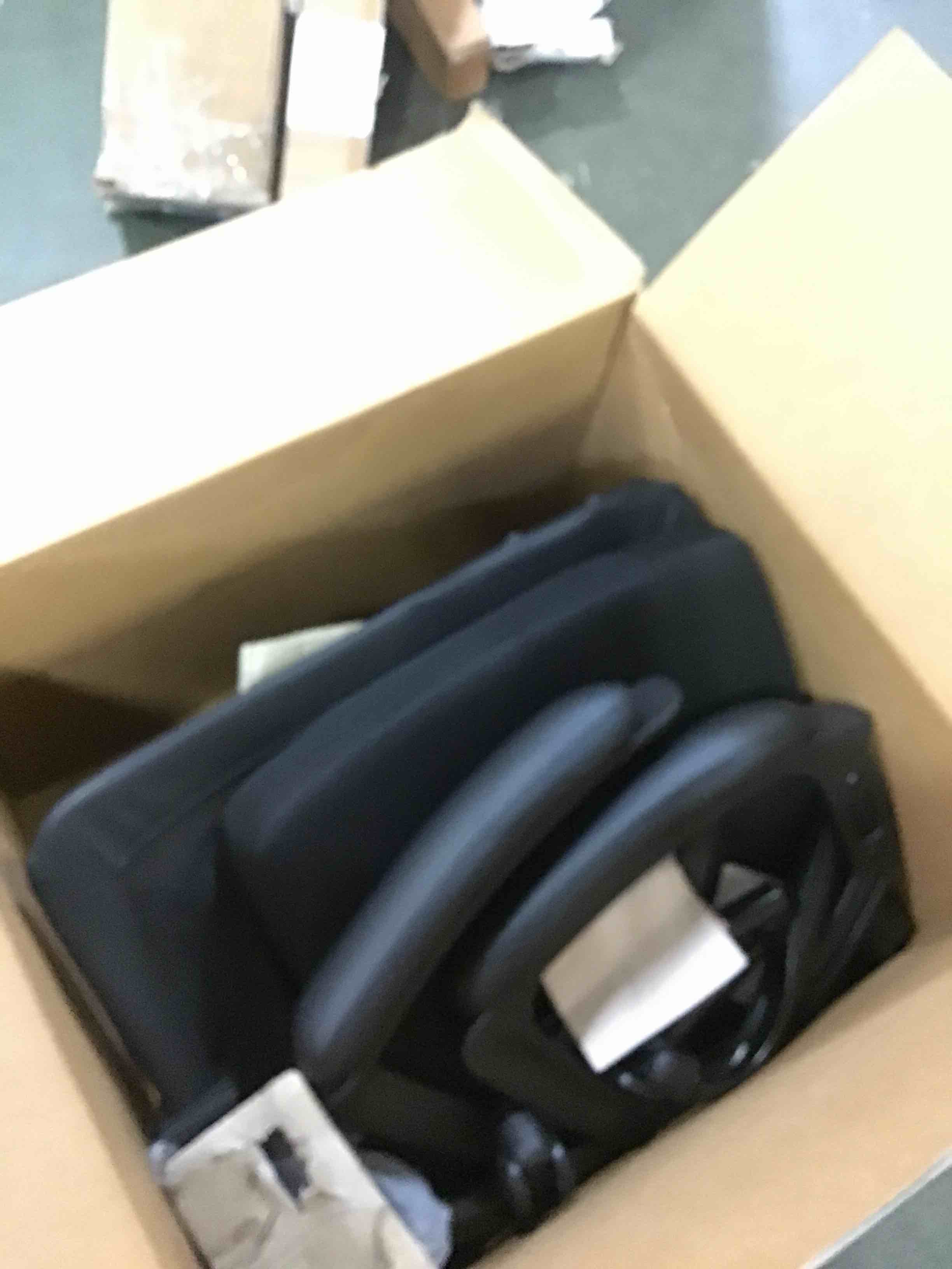 https://s3.amazonaws.com/lotting-images-prod/bidfta/RED5069287_1694527041750.jpeg