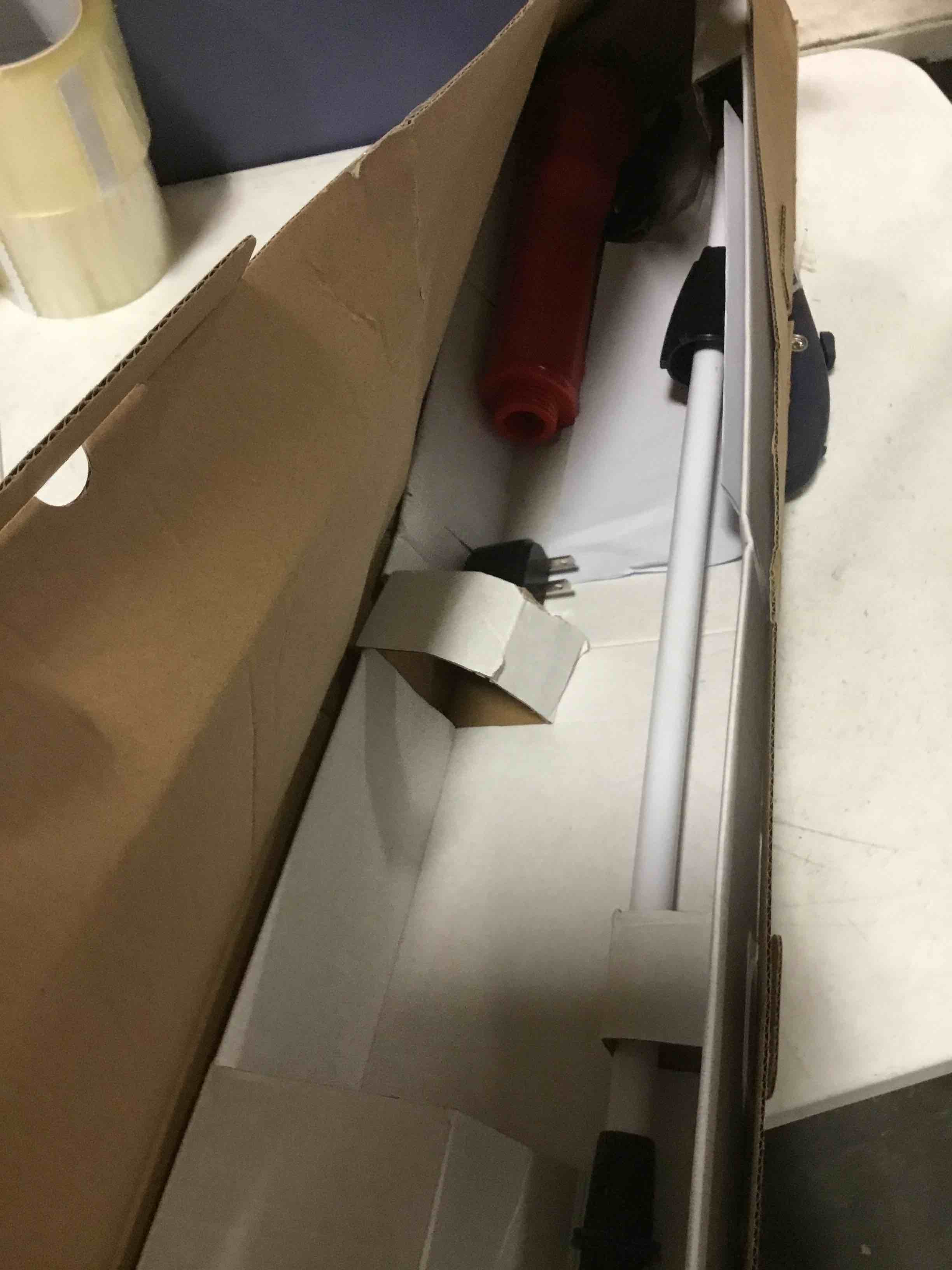 https://s3.amazonaws.com/lotting-images-prod/bidfta/RED5069415_1694604201536.jpeg