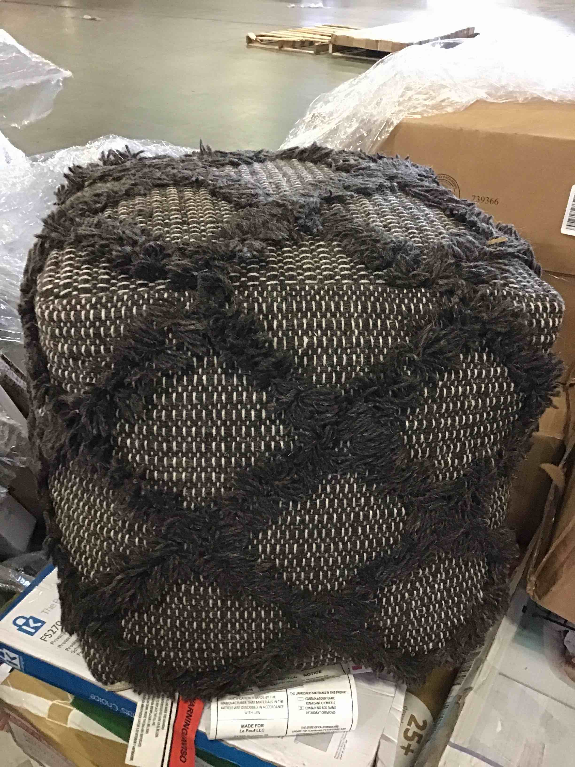 https://s3.amazonaws.com/lotting-images-prod/bidfta/RED5069511_1694620442456.jpeg