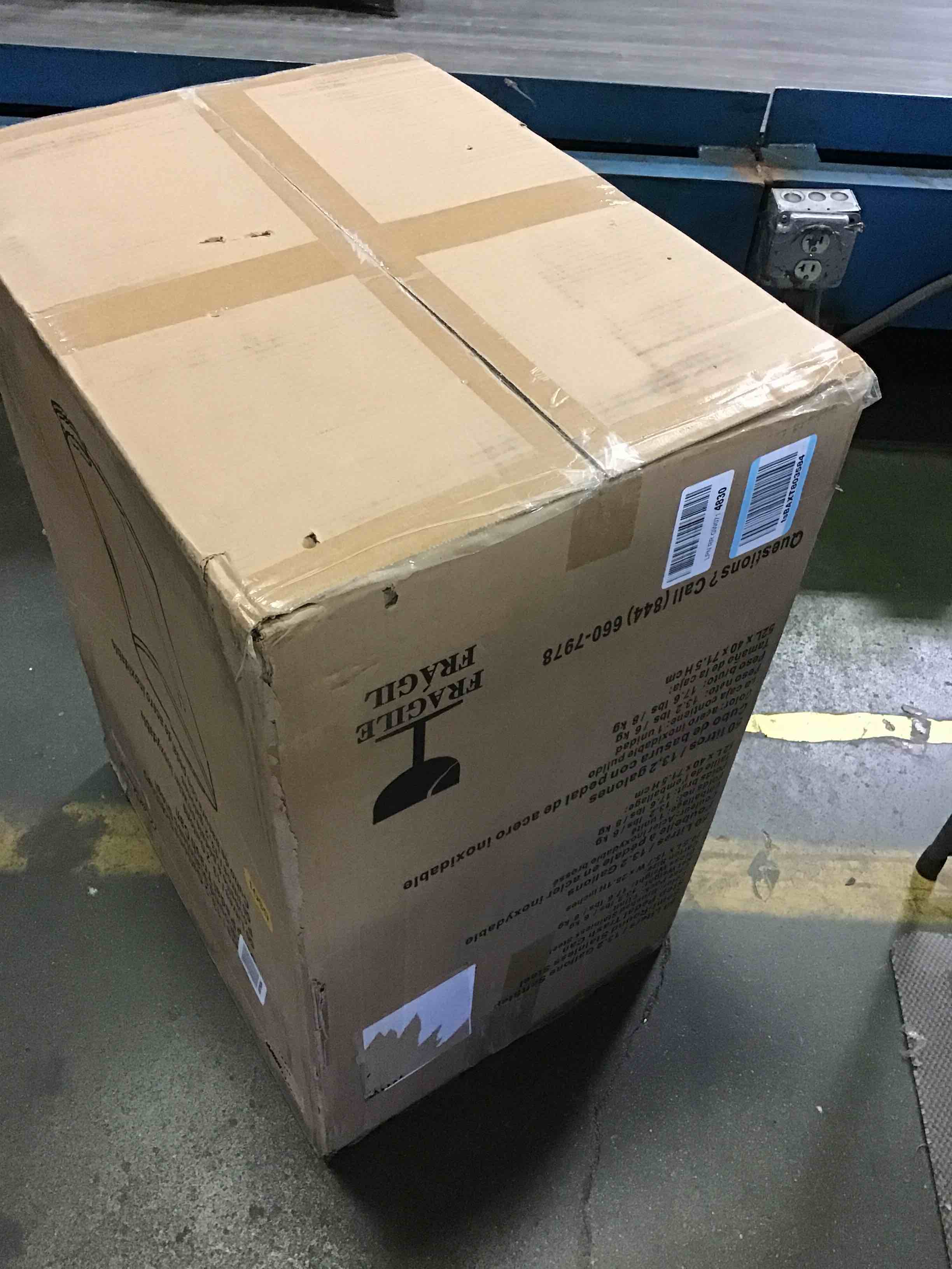 https://s3.amazonaws.com/lotting-images-prod/bidfta/RED5069520_1694621439527.jpeg