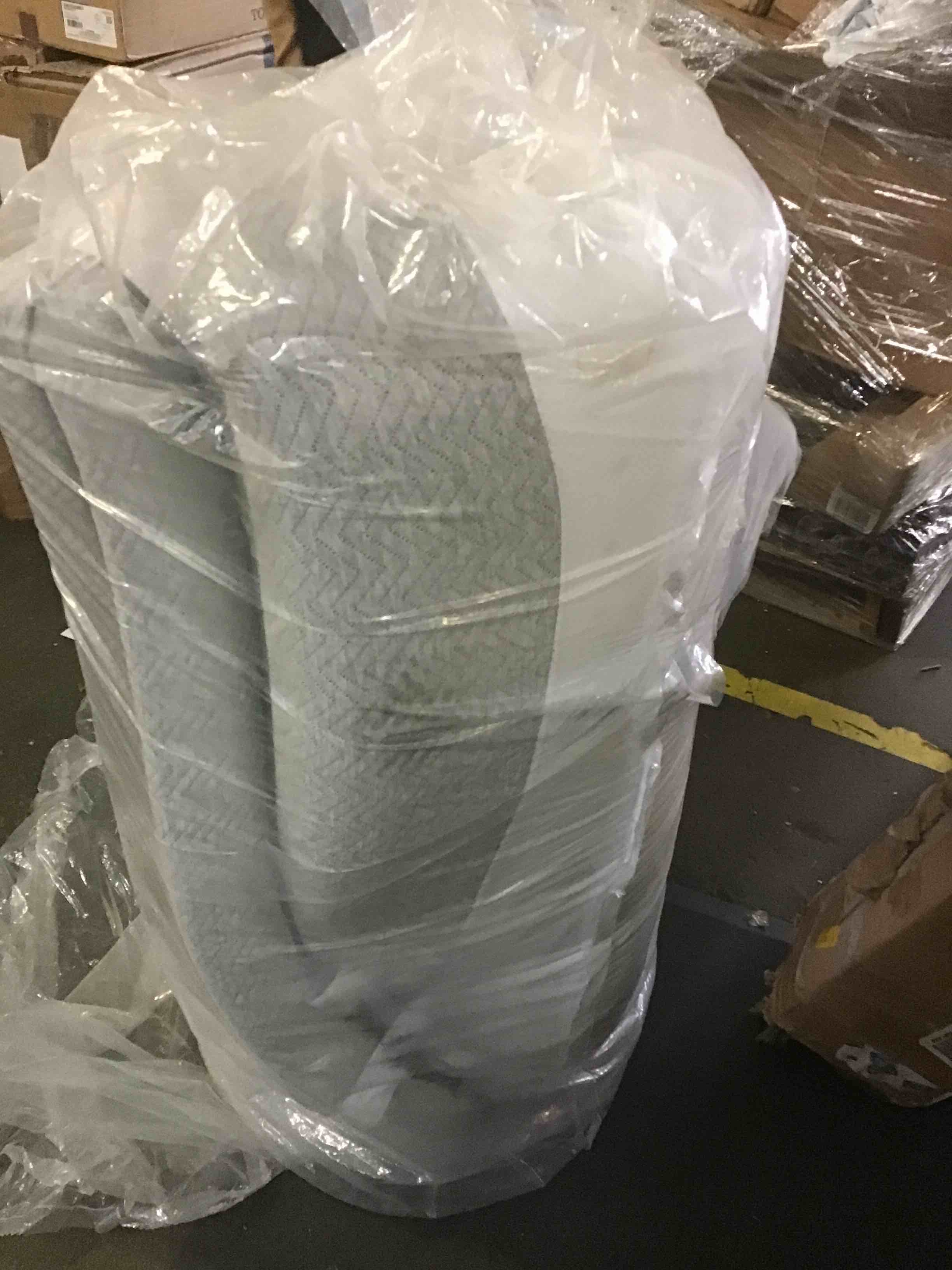 https://s3.amazonaws.com/lotting-images-prod/bidfta/RED5069658_1695044995542.jpeg