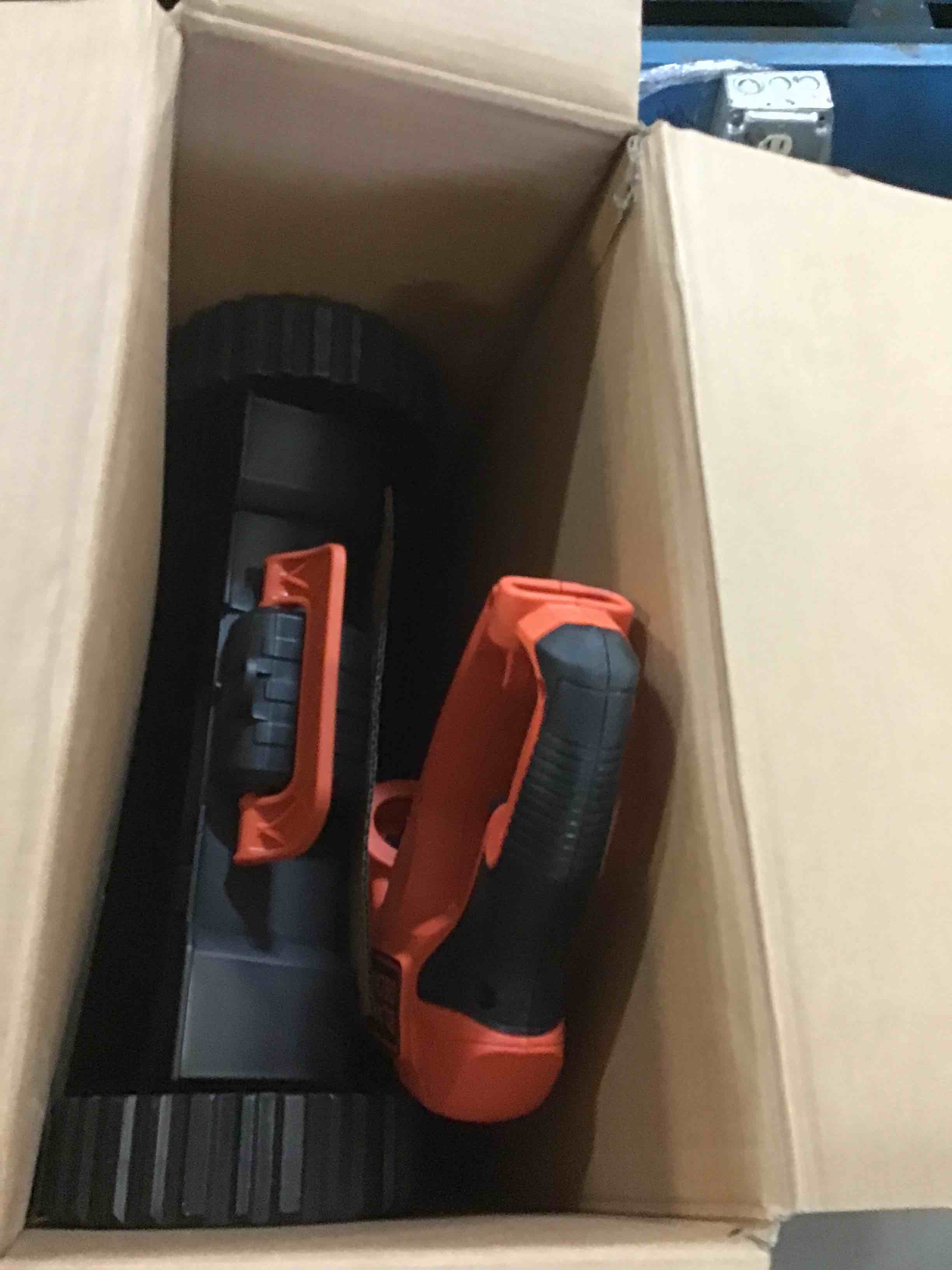 https://s3.amazonaws.com/lotting-images-prod/bidfta/RED5069854_1695129884529.jpeg