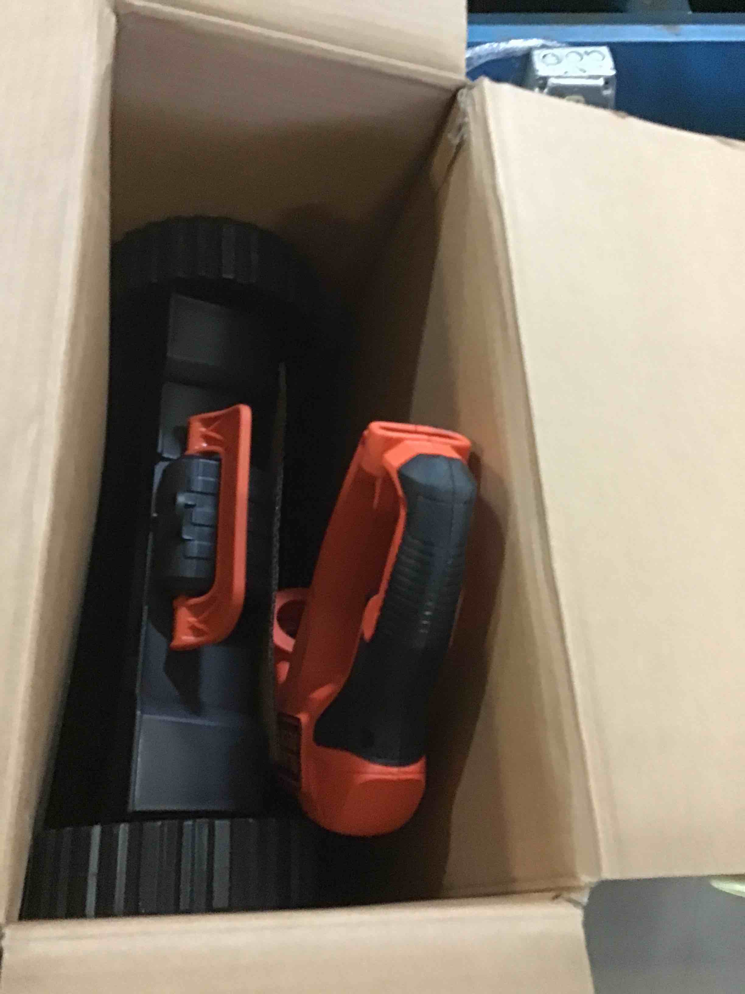 https://s3.amazonaws.com/lotting-images-prod/bidfta/RED5069854_1695129885515.jpeg