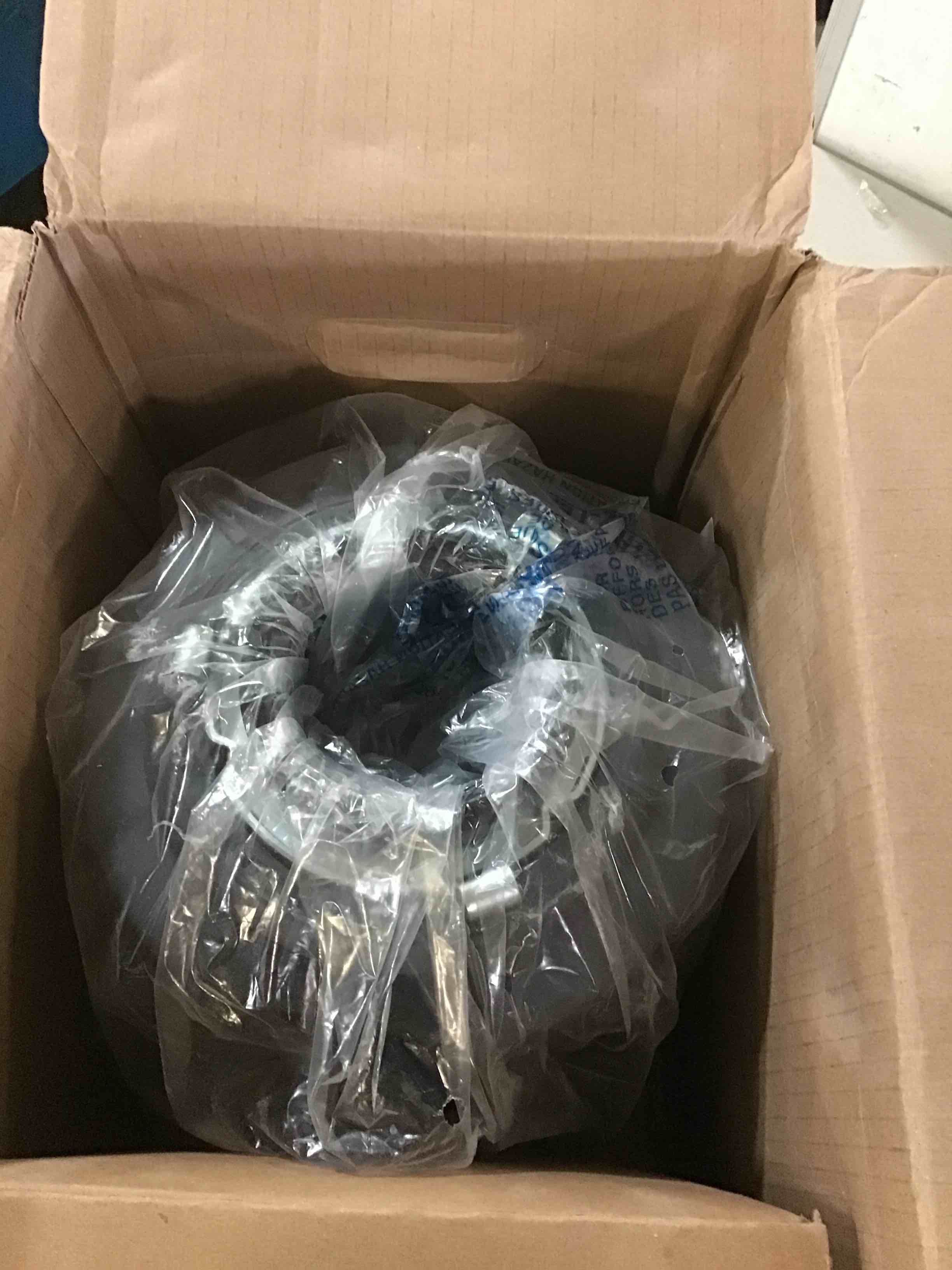 https://s3.amazonaws.com/lotting-images-prod/bidfta/RED5069877_1695135183974.jpeg