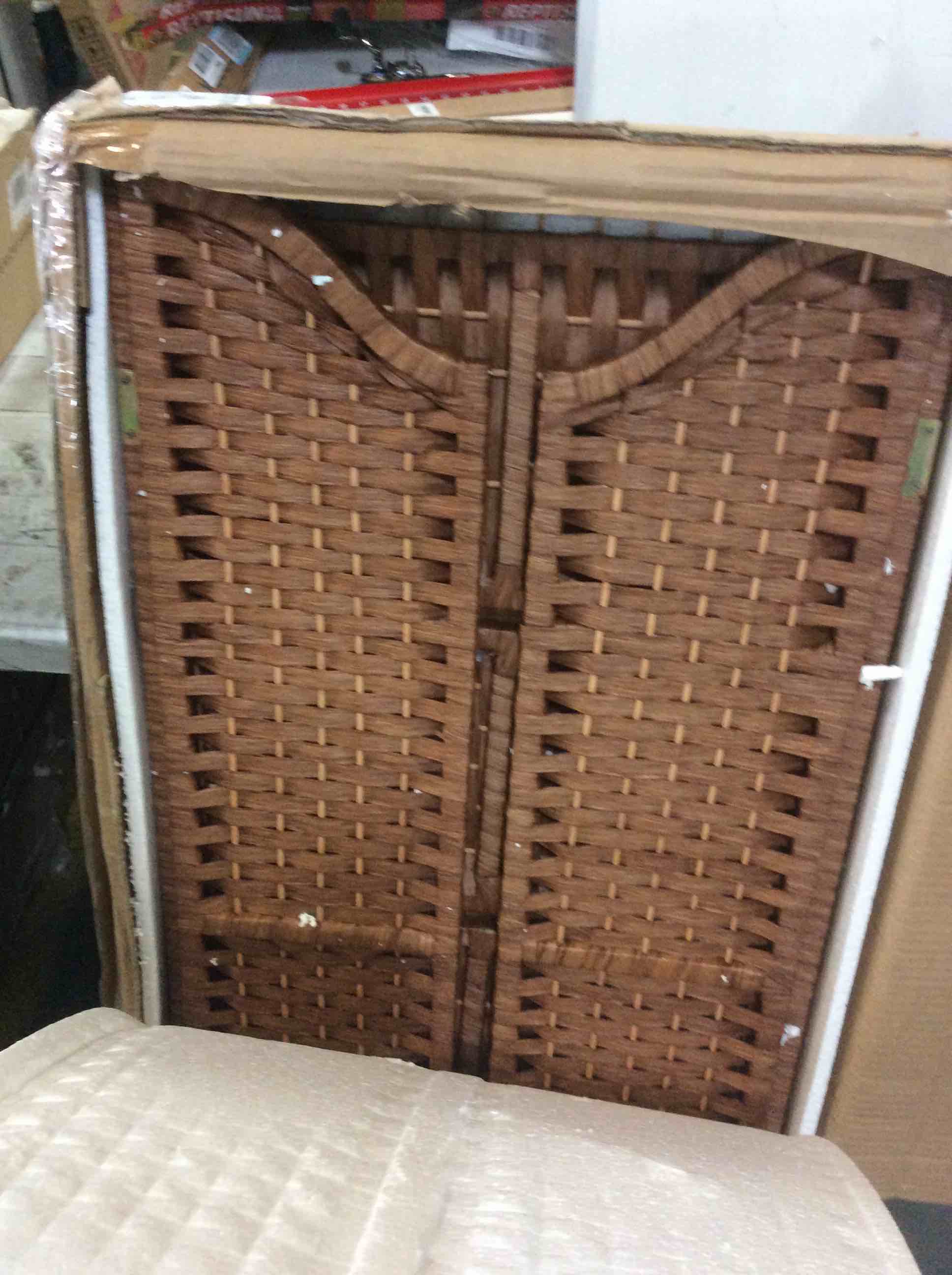 https://s3.amazonaws.com/lotting-images-prod/bidfta/RED5070615_1694549044127.jpeg
