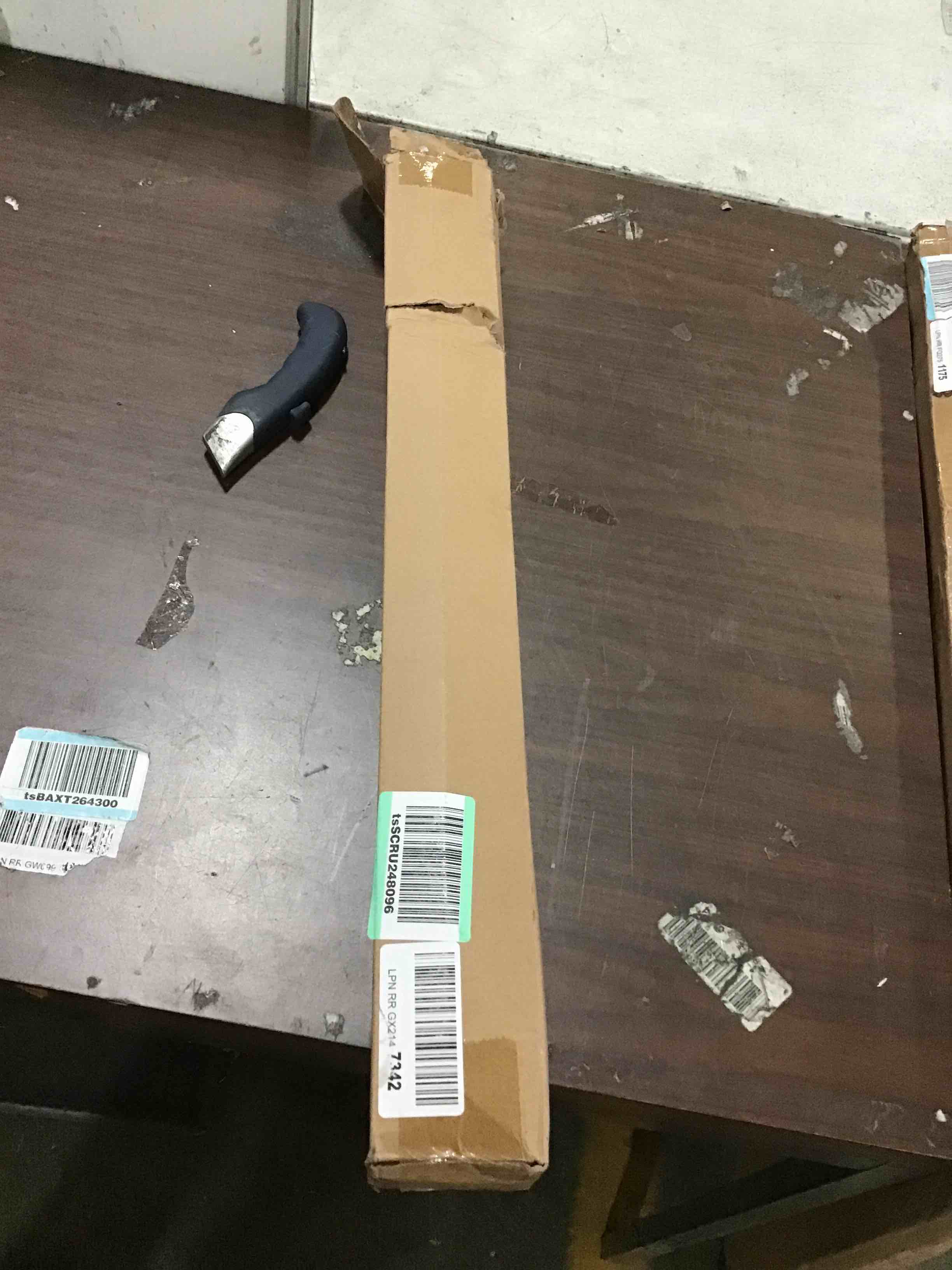 https://s3.amazonaws.com/lotting-images-prod/bidfta/RED5070749_1694626628083.jpeg