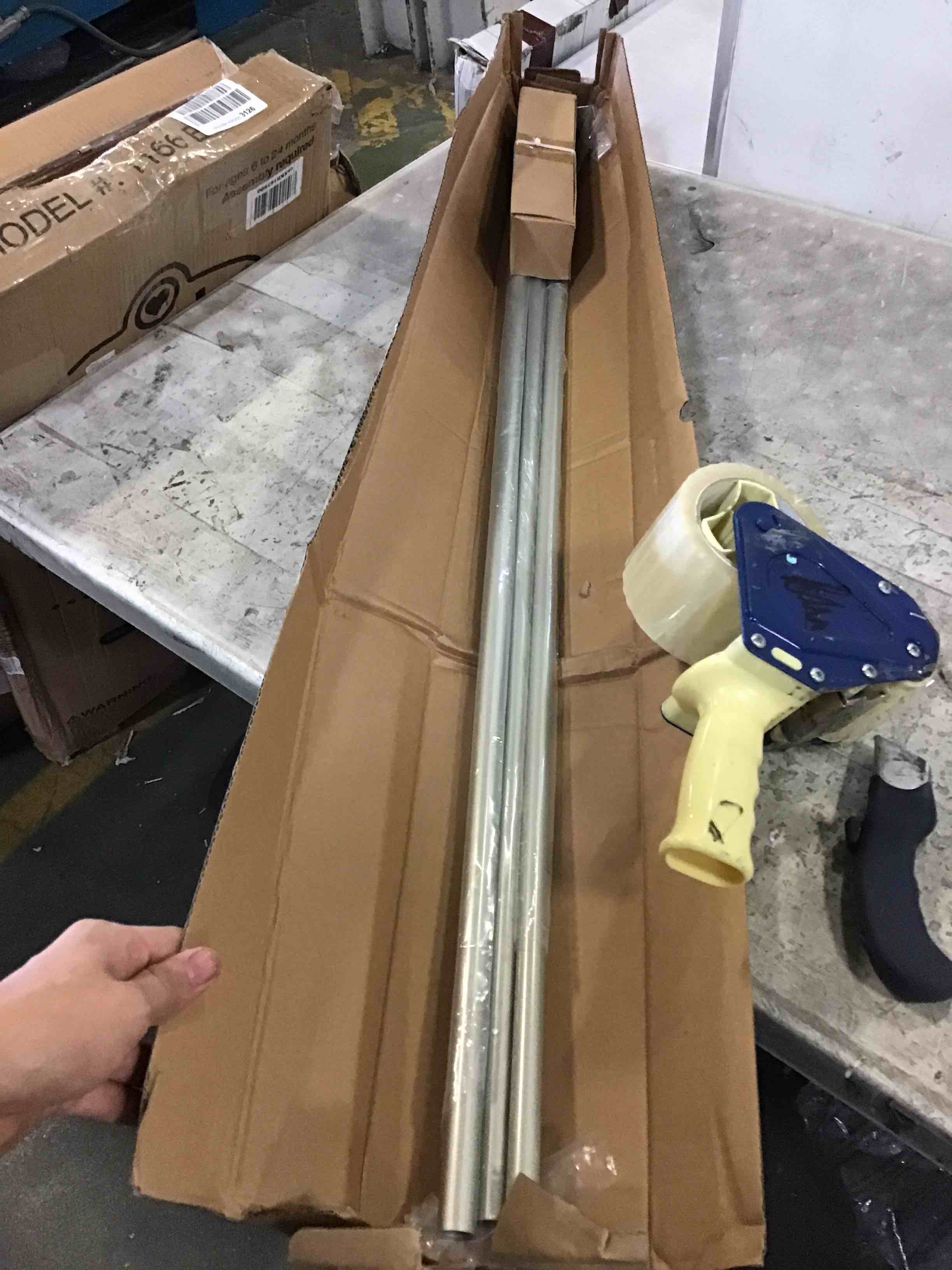 https://s3.amazonaws.com/lotting-images-prod/bidfta/RED5071108_1695067050464.jpeg