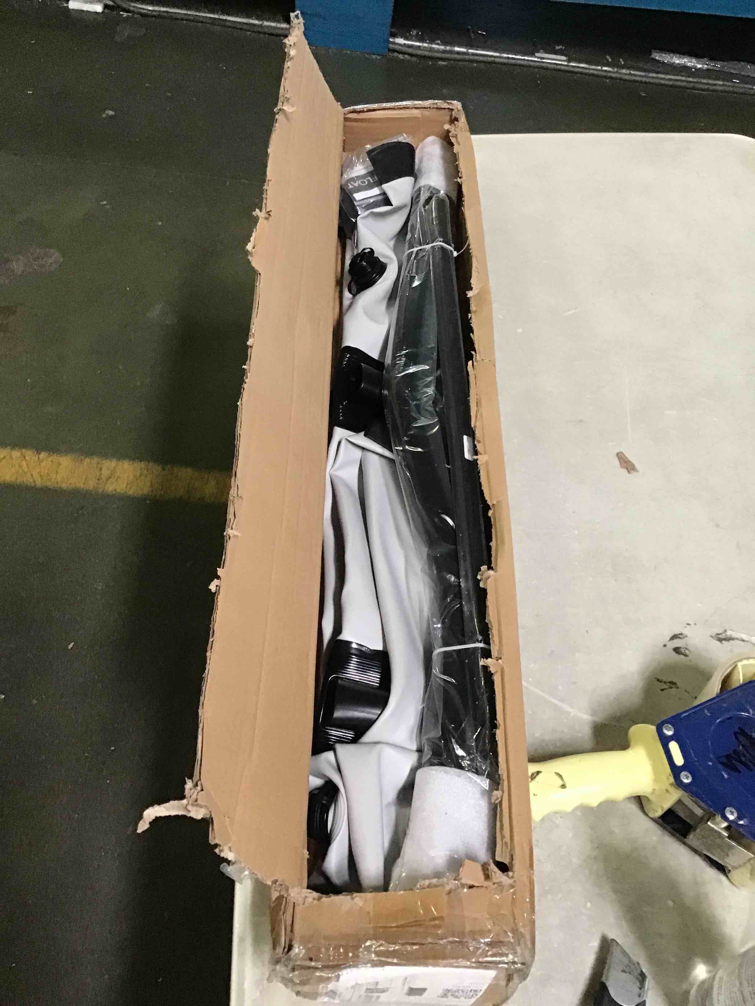 https://s3.amazonaws.com/lotting-images-prod/bidfta/RED5071509_1695394128203.jpeg
