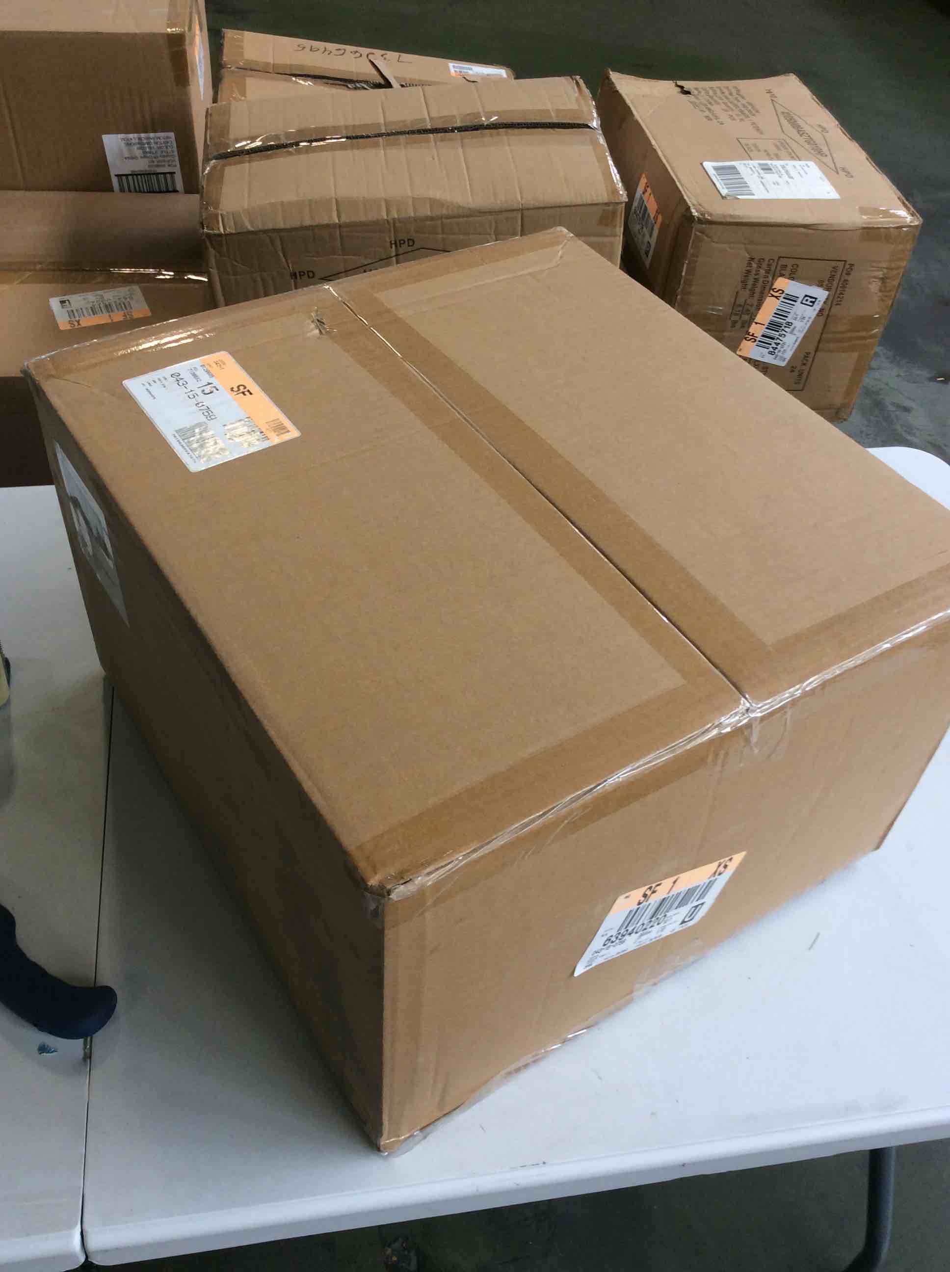 https://s3.amazonaws.com/lotting-images-prod/bidfta/RED5071658_1695654861036.jpeg
