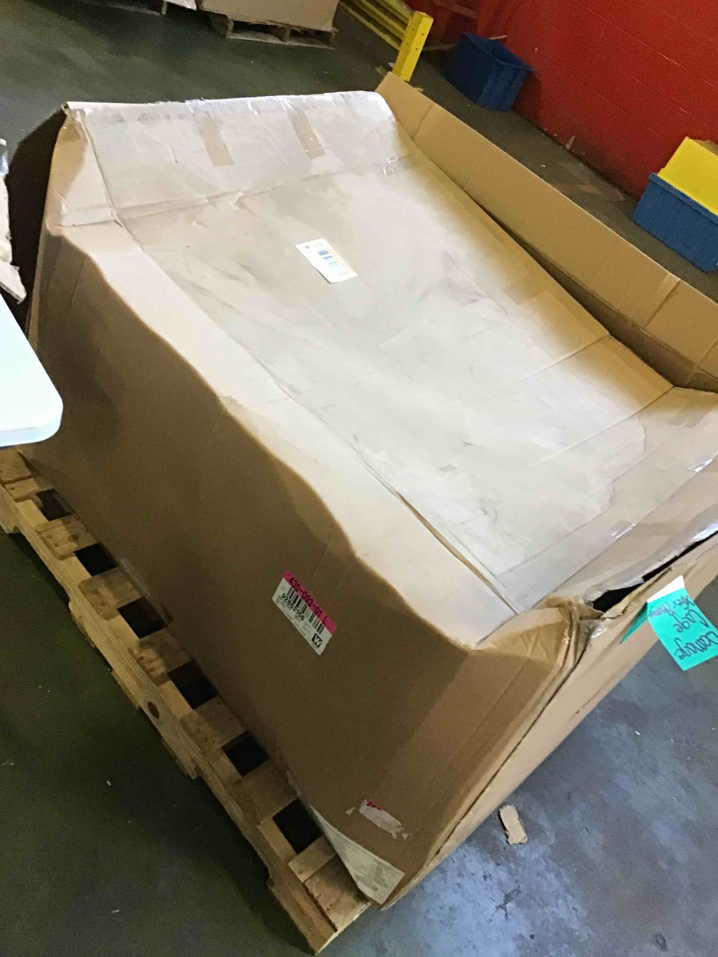 https://s3.amazonaws.com/lotting-images-prod/bidfta/RED5071762_1695734794285.jpeg