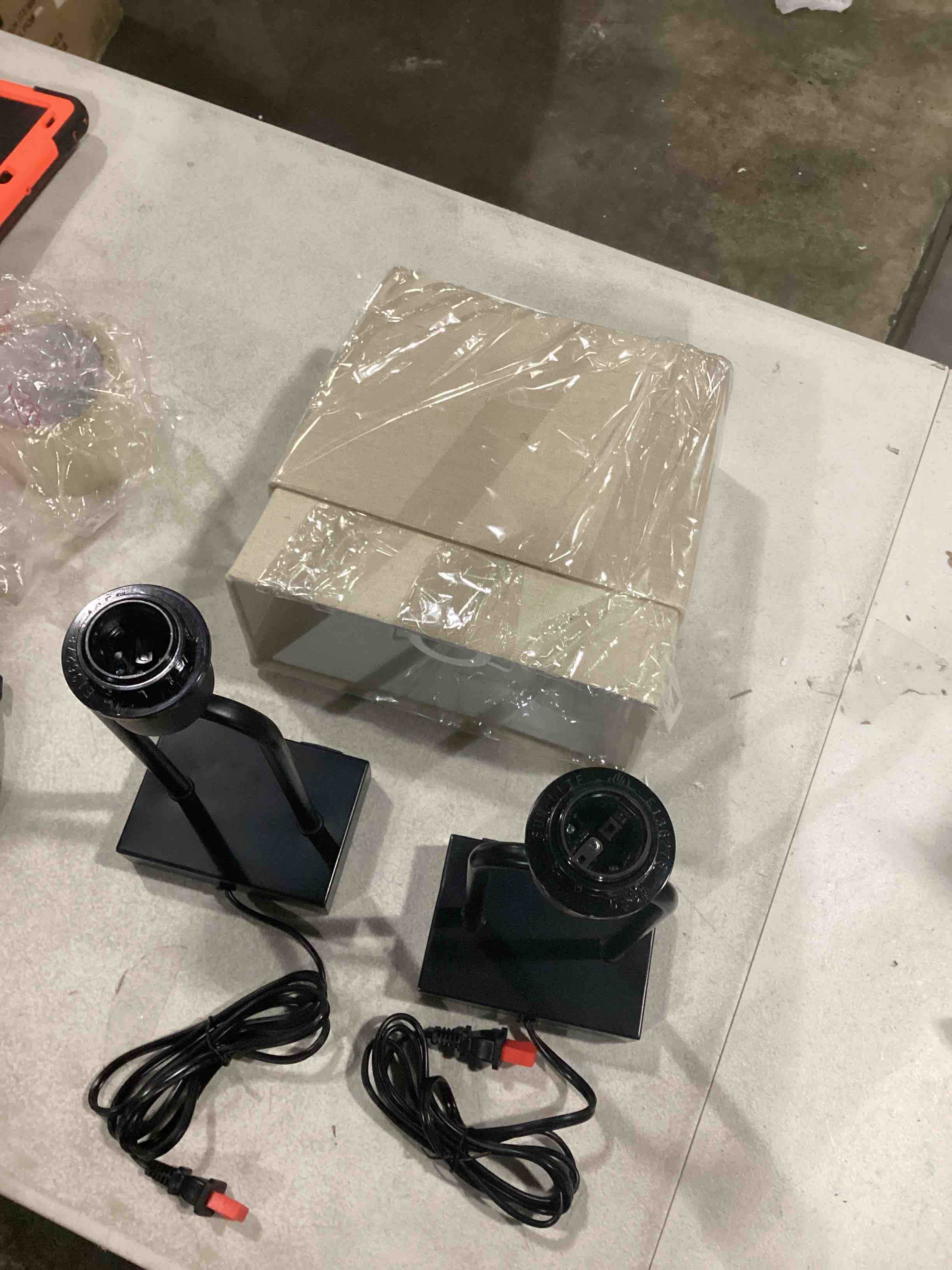 https://s3.amazonaws.com/lotting-images-prod/bidfta/RED5072561_1713267862259.jpeg