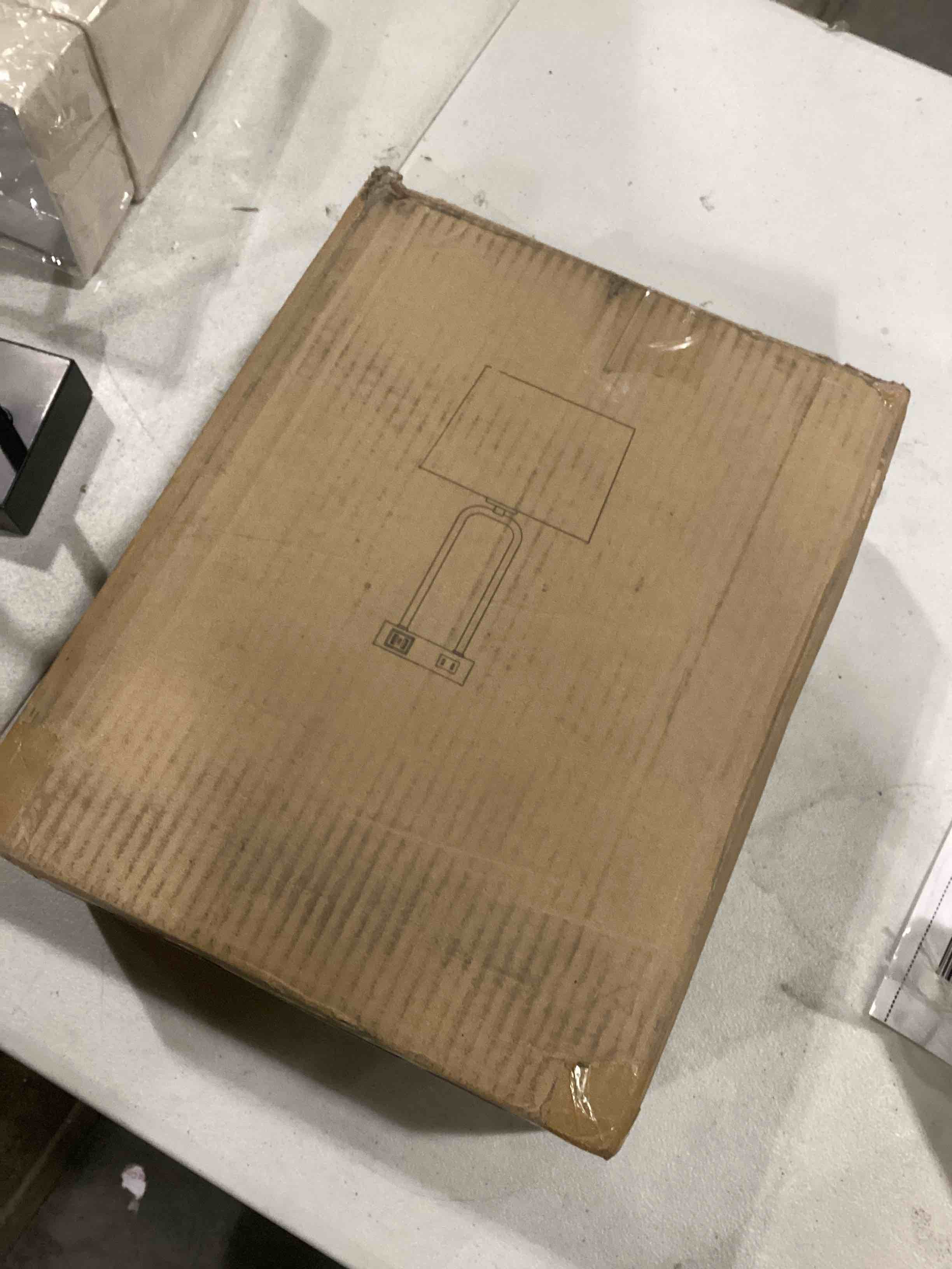 https://s3.amazonaws.com/lotting-images-prod/bidfta/RED5072561_1713267970016.jpeg