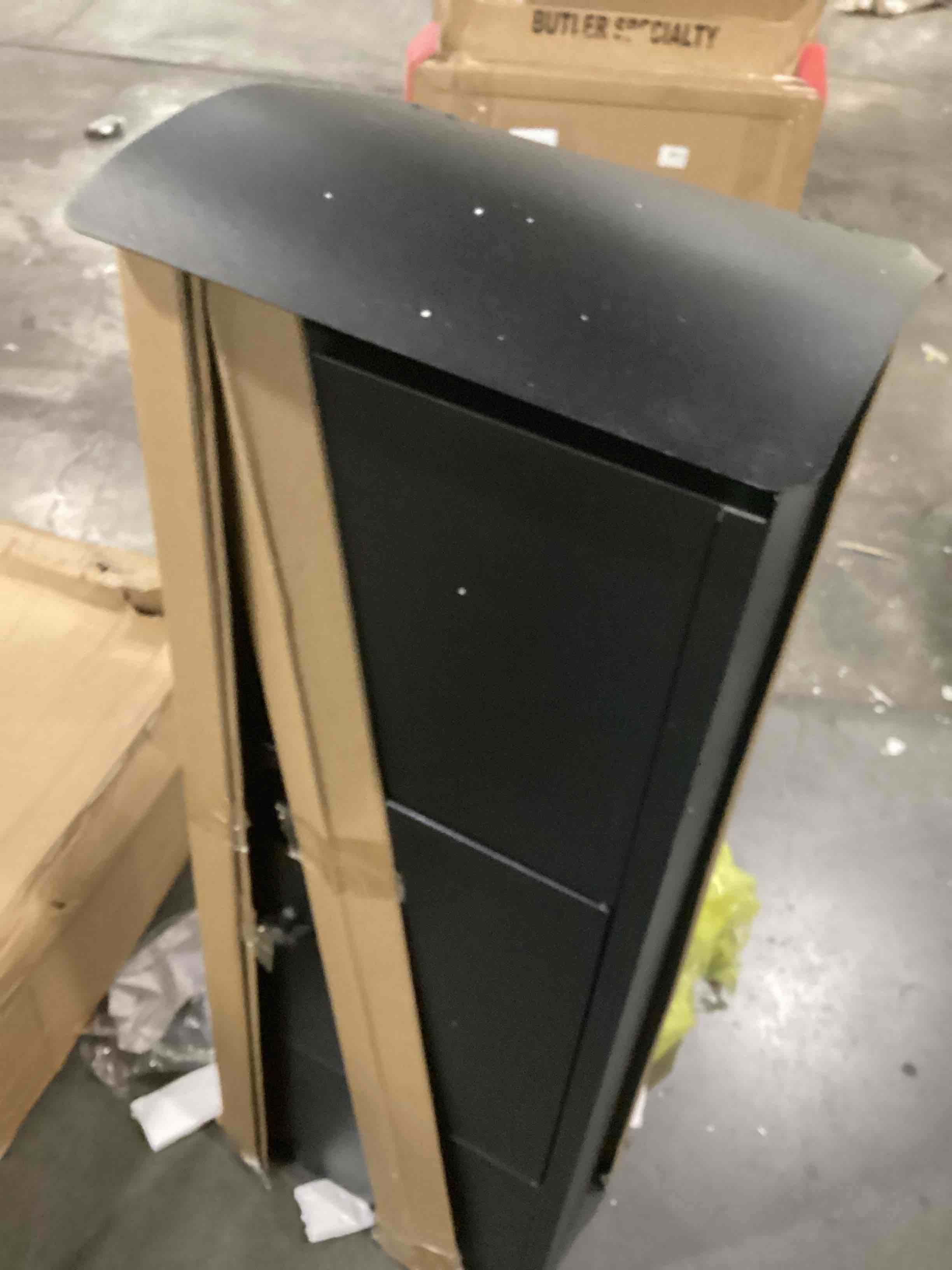 https://s3.amazonaws.com/lotting-images-prod/bidfta/RED5072623_1713293240695.jpeg