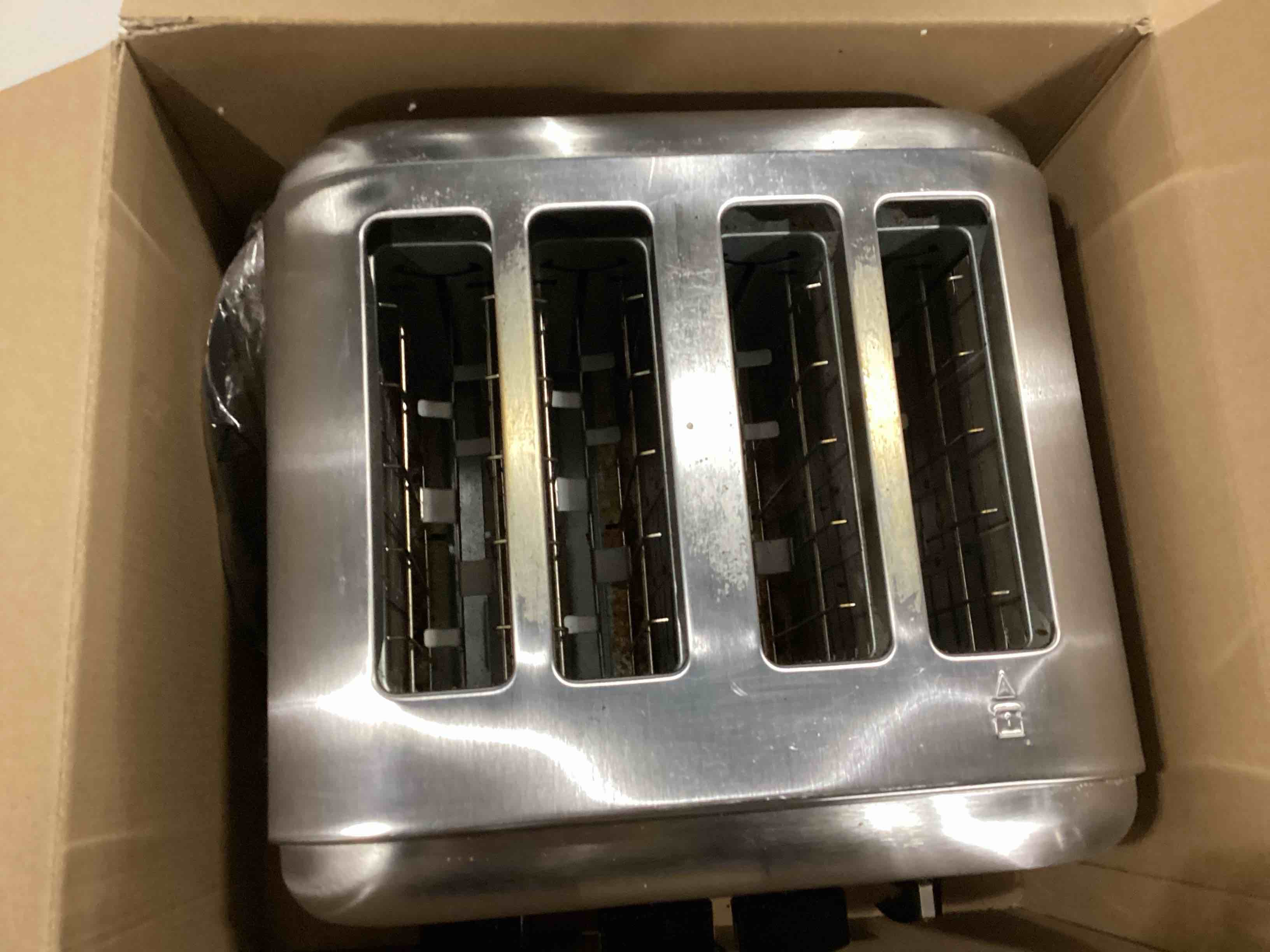 https://s3.amazonaws.com/lotting-images-prod/bidfta/RED5072711_1713380946764.jpeg