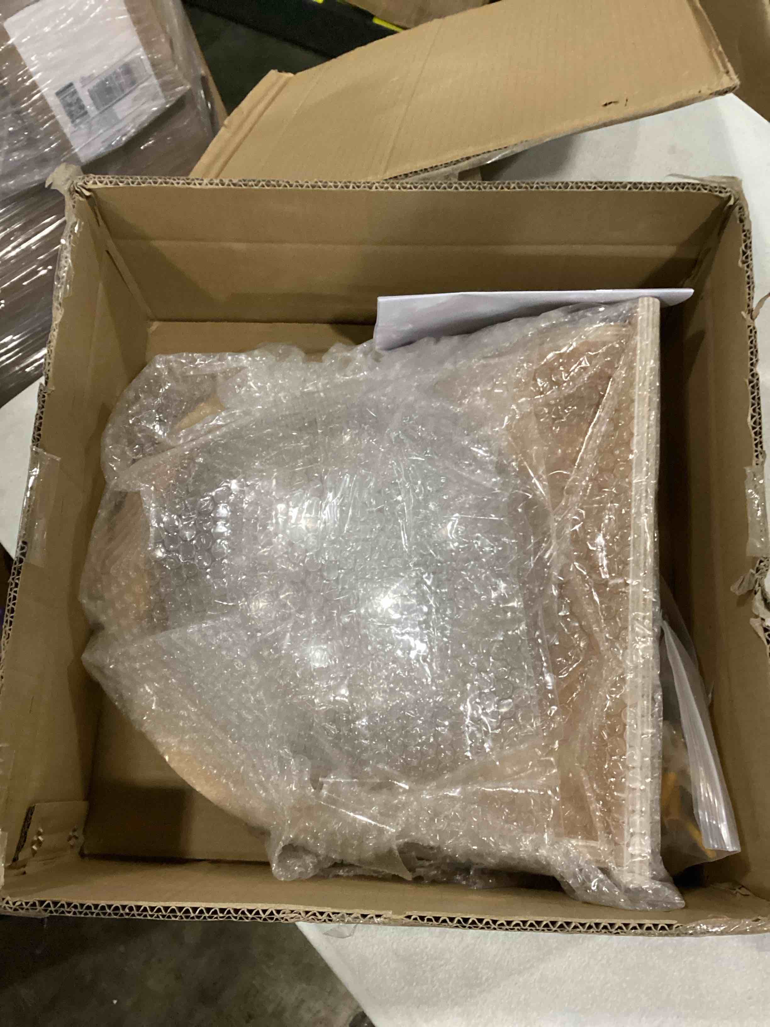 https://s3.amazonaws.com/lotting-images-prod/bidfta/RED5073493_1709814085706.jpeg