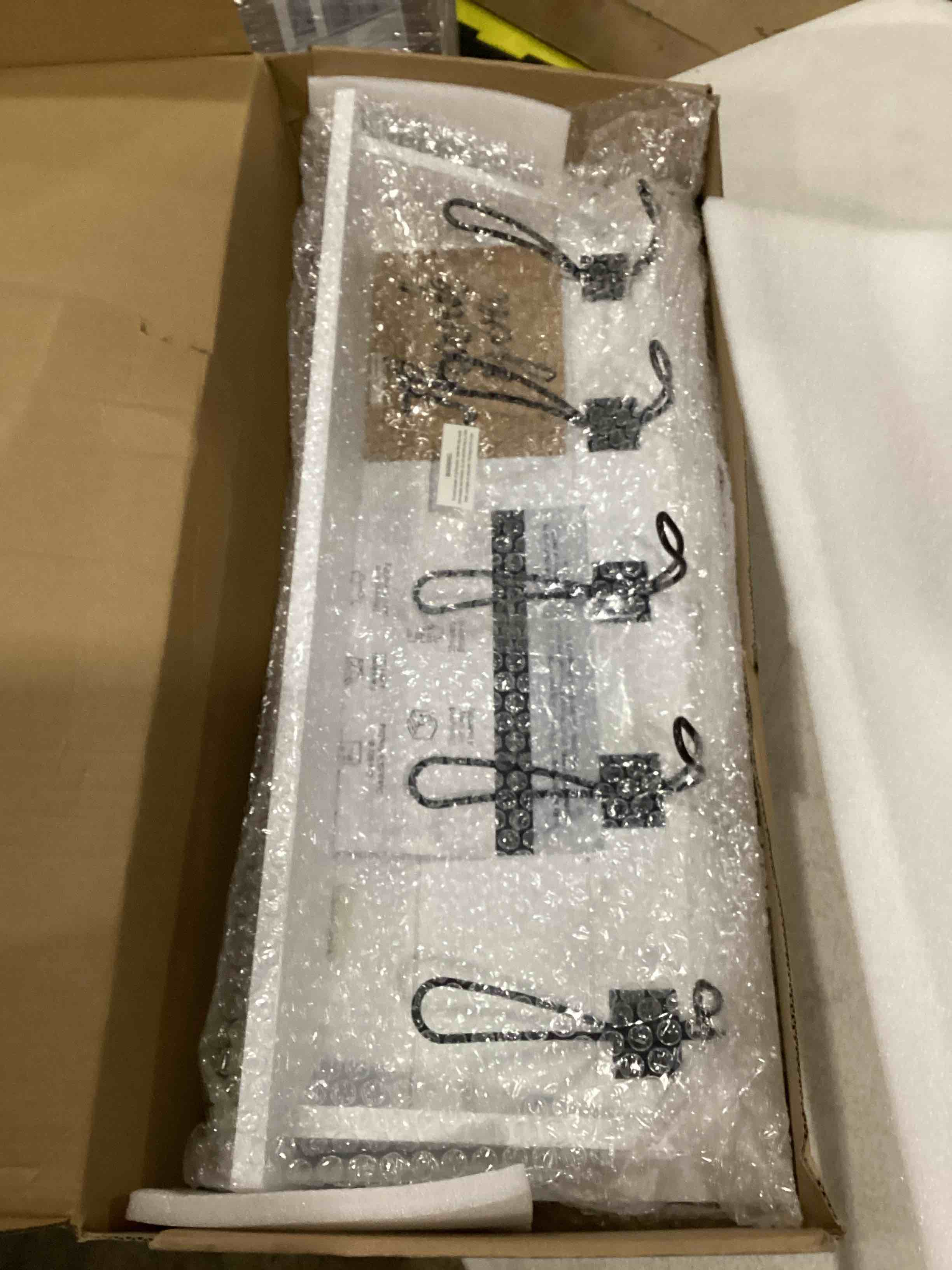 https://s3.amazonaws.com/lotting-images-prod/bidfta/RED5073504_1709814723551.jpeg