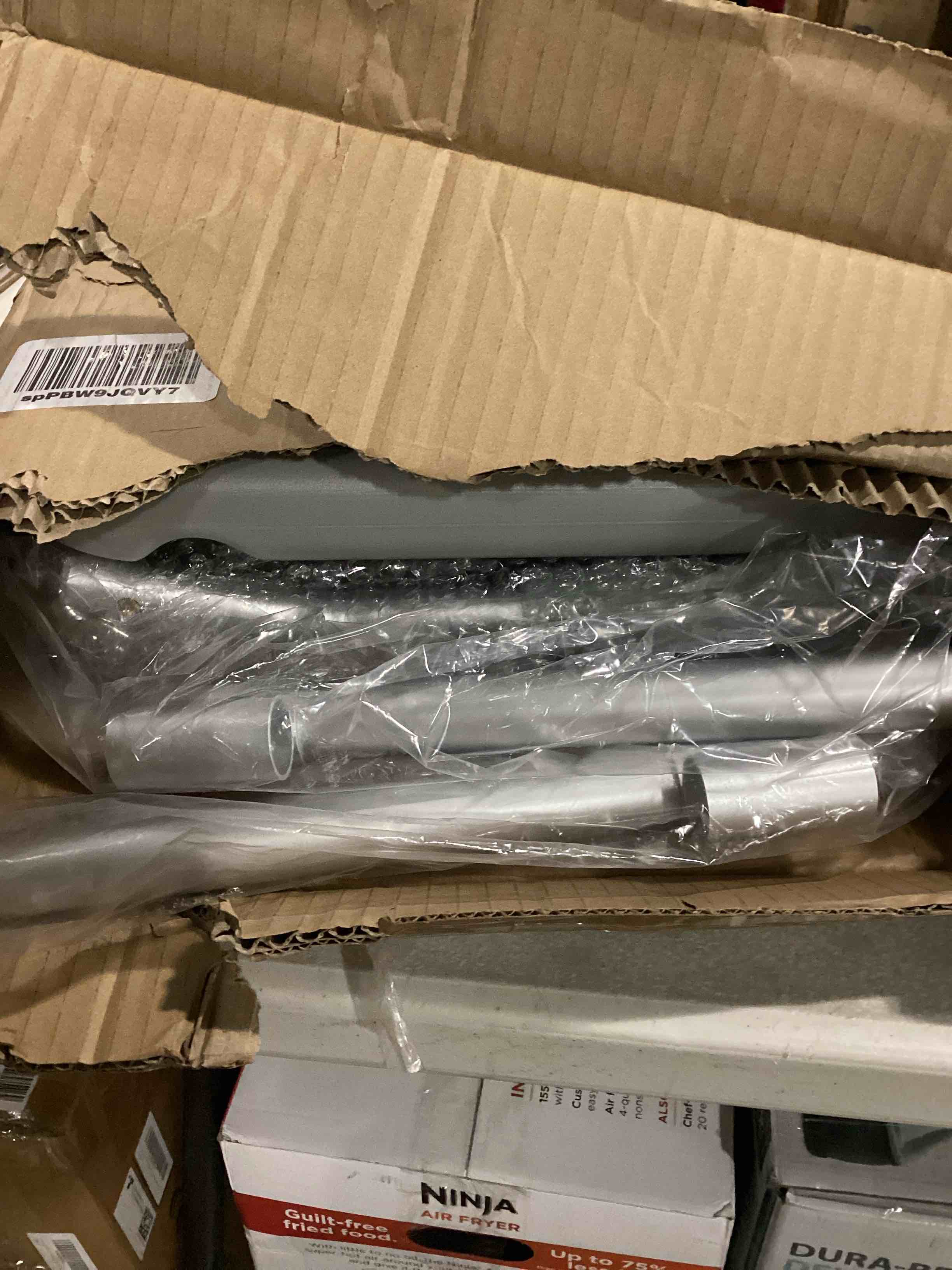 https://s3.amazonaws.com/lotting-images-prod/bidfta/RED5073708_1709927444488.jpeg