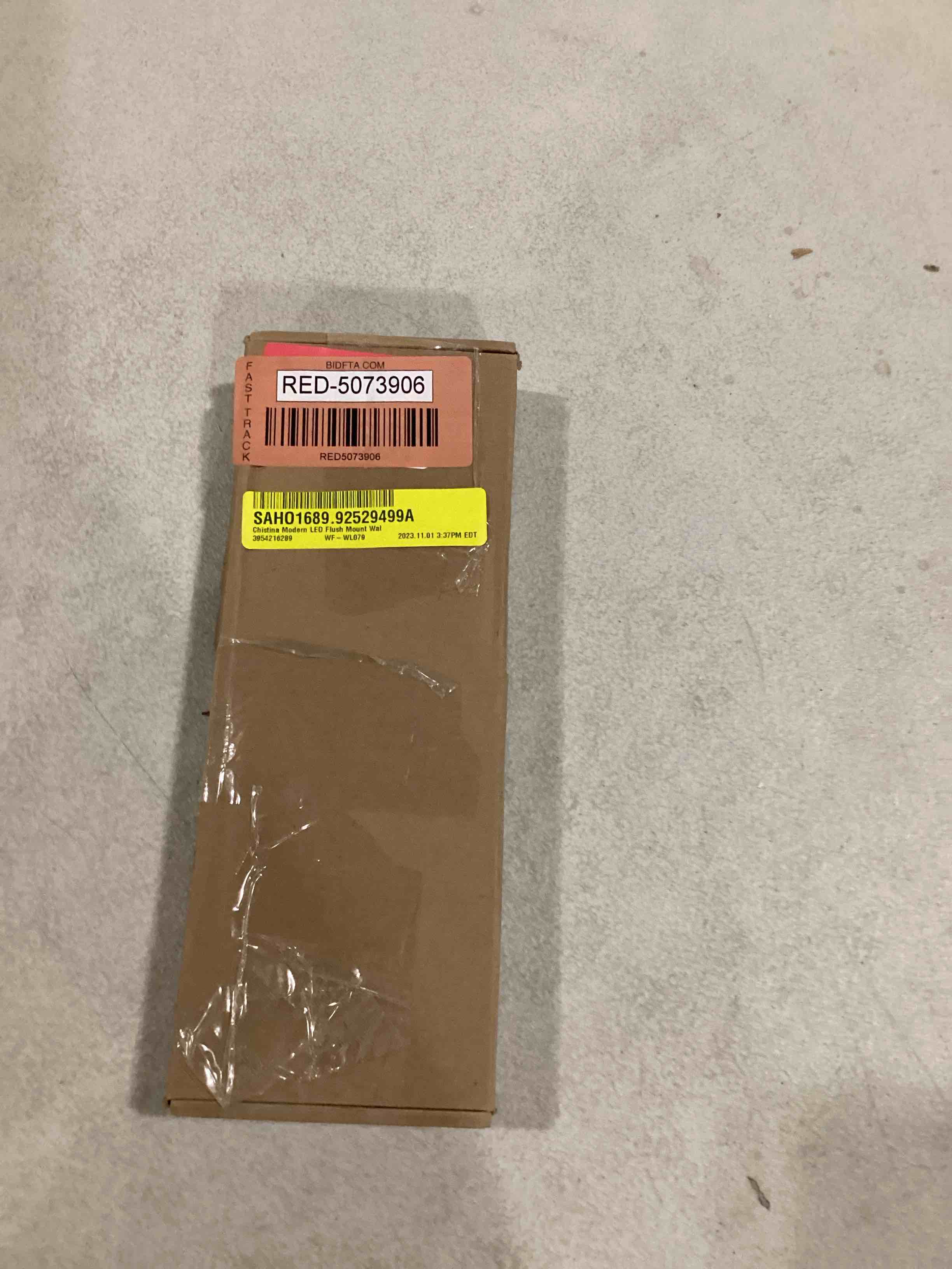 https://s3.amazonaws.com/lotting-images-prod/bidfta/RED5073906_1710328387059.jpeg