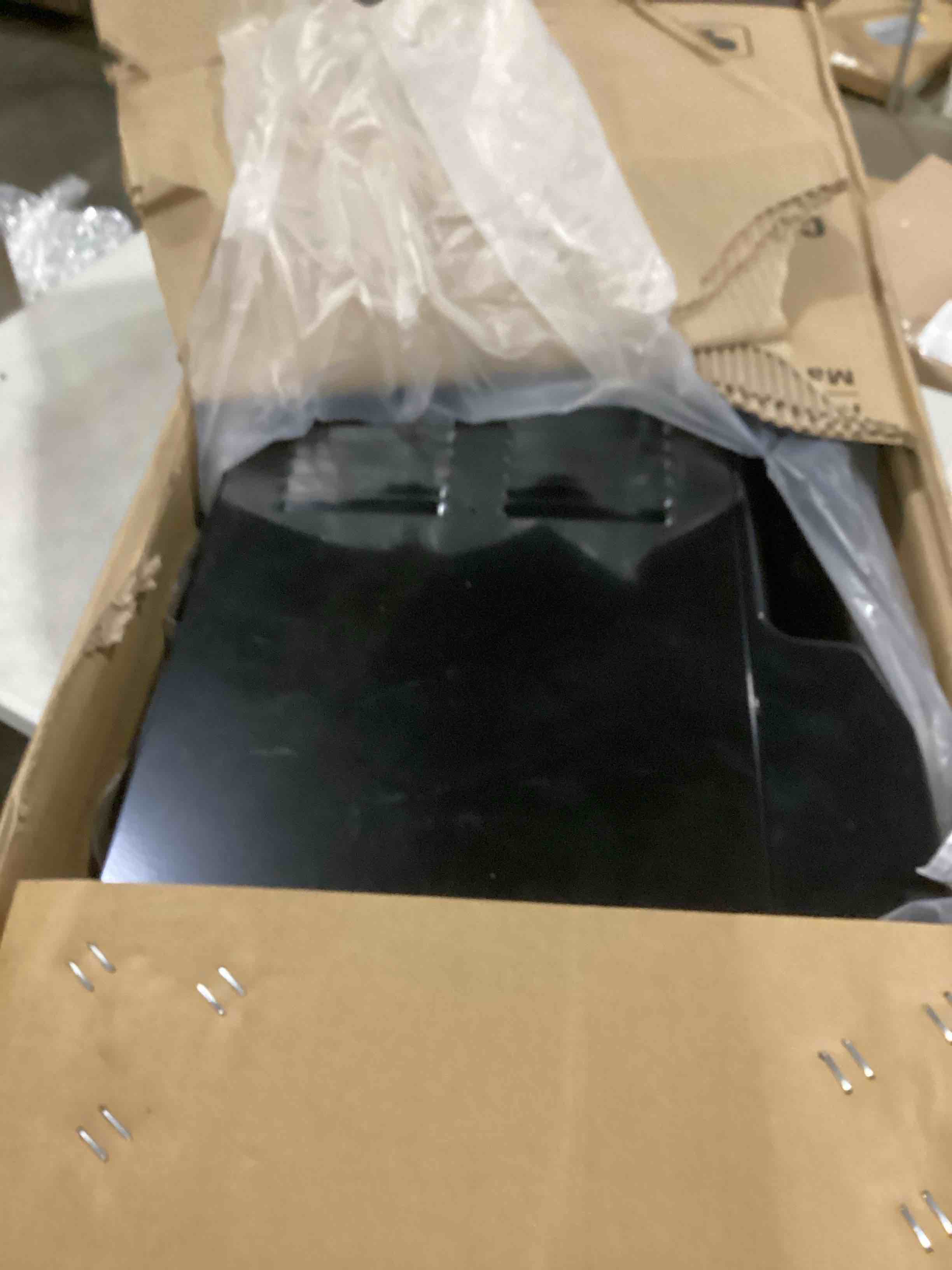 https://s3.amazonaws.com/lotting-images-prod/bidfta/RED5074420_1710942568076.jpeg