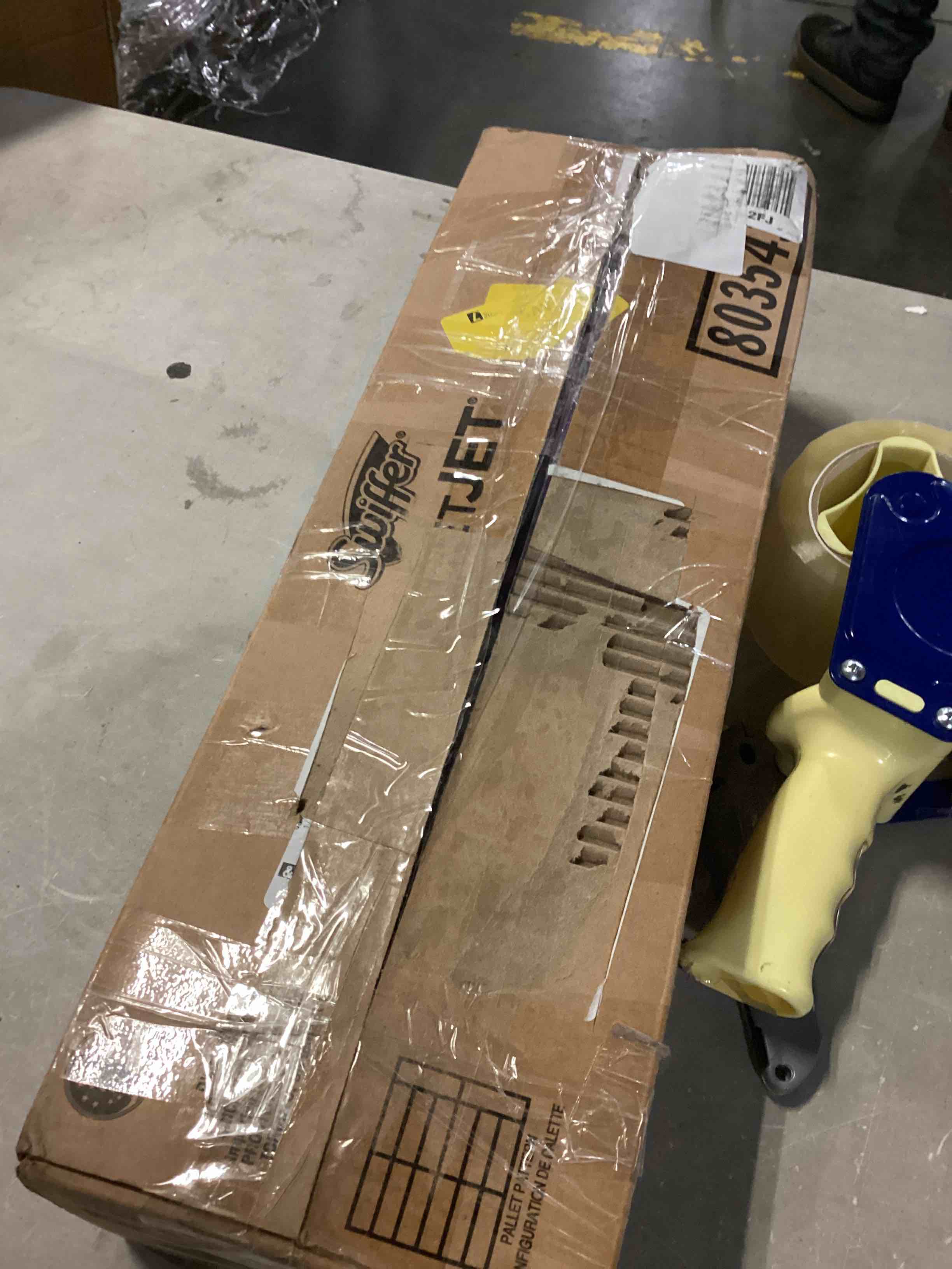 https://s3.amazonaws.com/lotting-images-prod/bidfta/RED5075028_1706550382802.jpeg