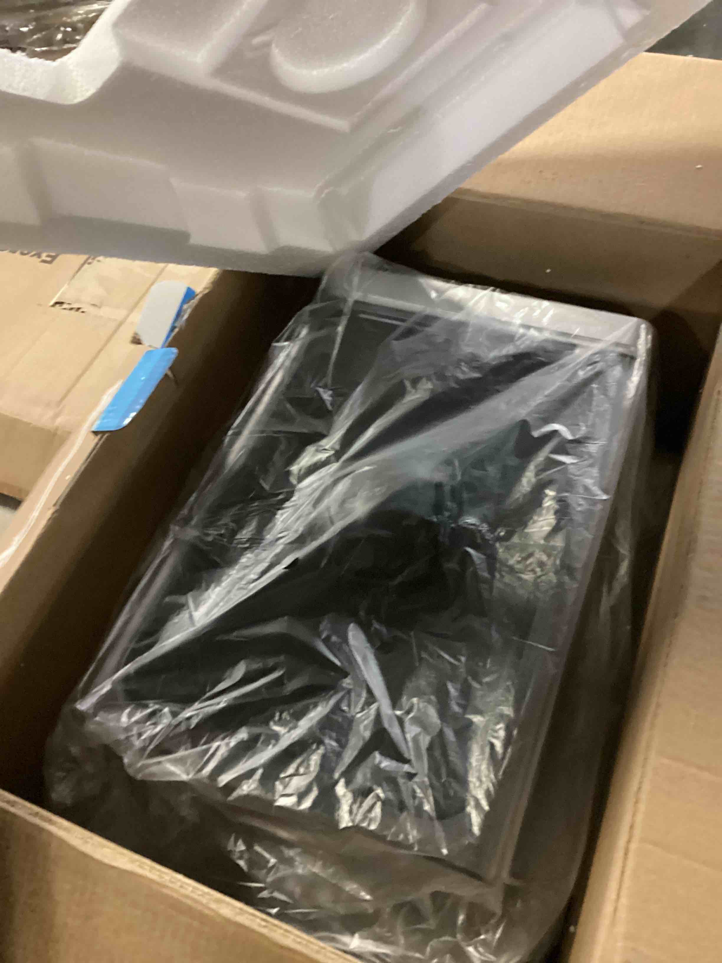 https://s3.amazonaws.com/lotting-images-prod/bidfta/RED5075572_1706881077343.jpeg