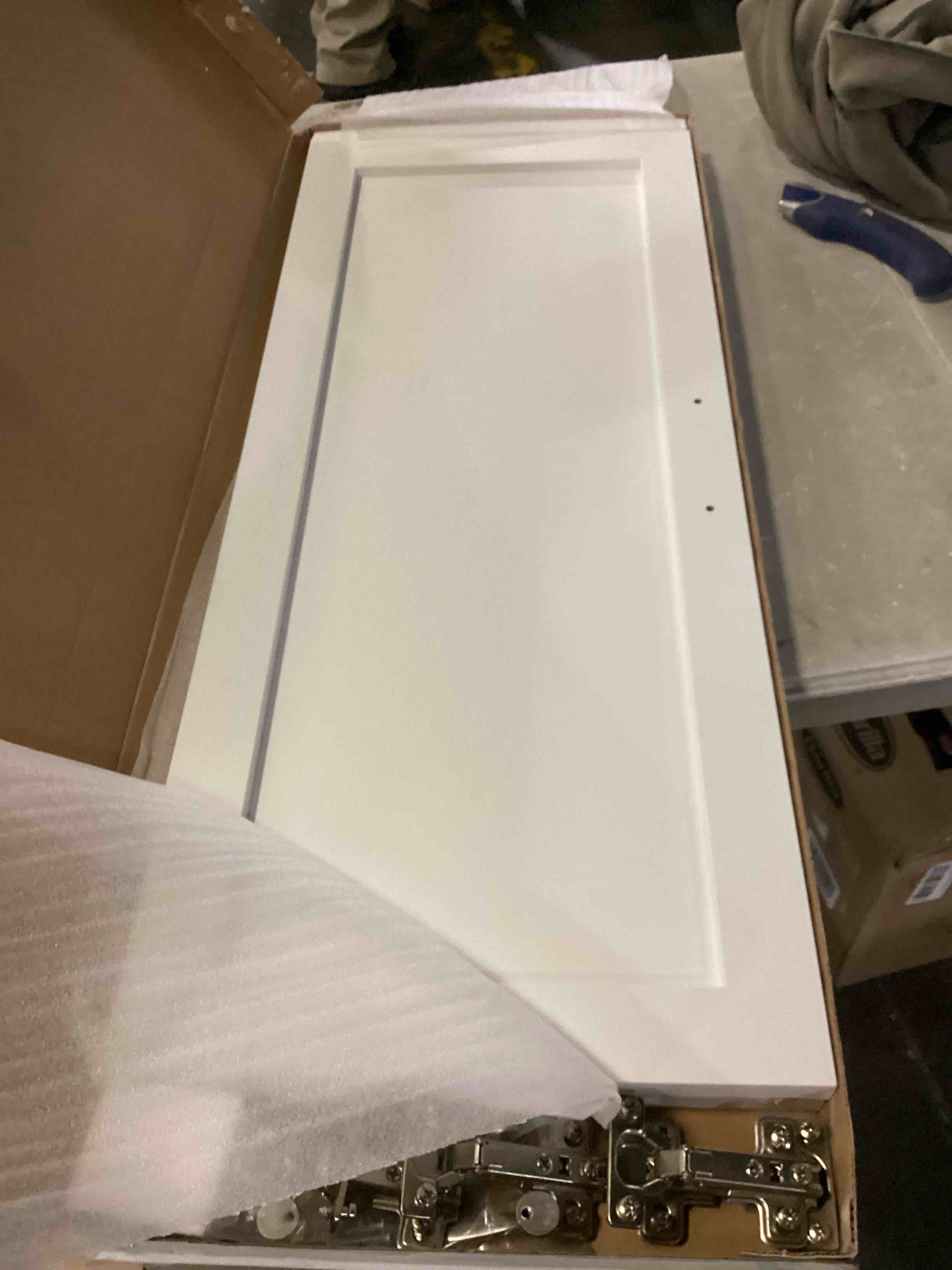https://s3.amazonaws.com/lotting-images-prod/bidfta/RED5076089_1707420569325.jpeg
