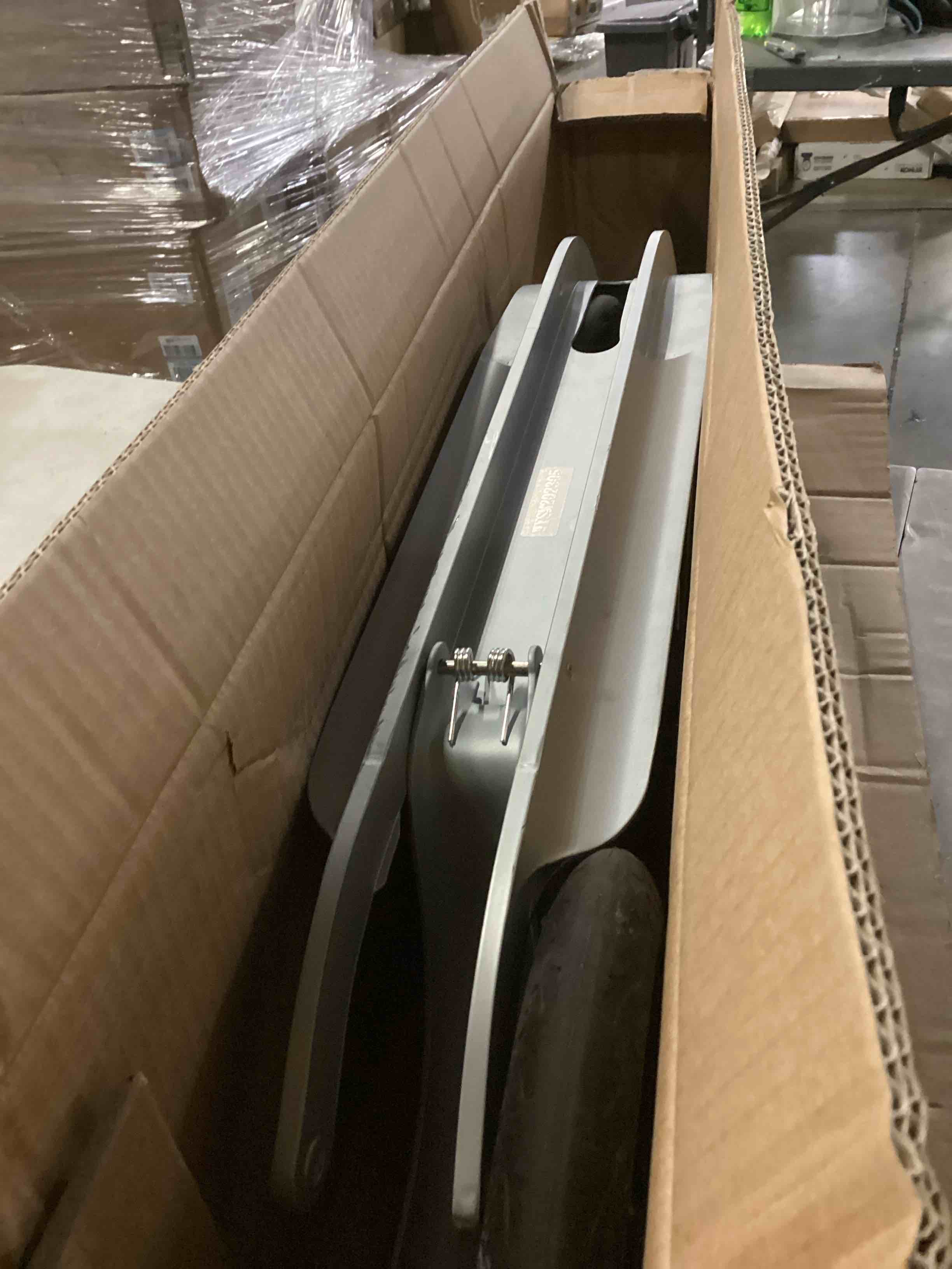 https://s3.amazonaws.com/lotting-images-prod/bidfta/RED5076314_1708000505208.jpeg