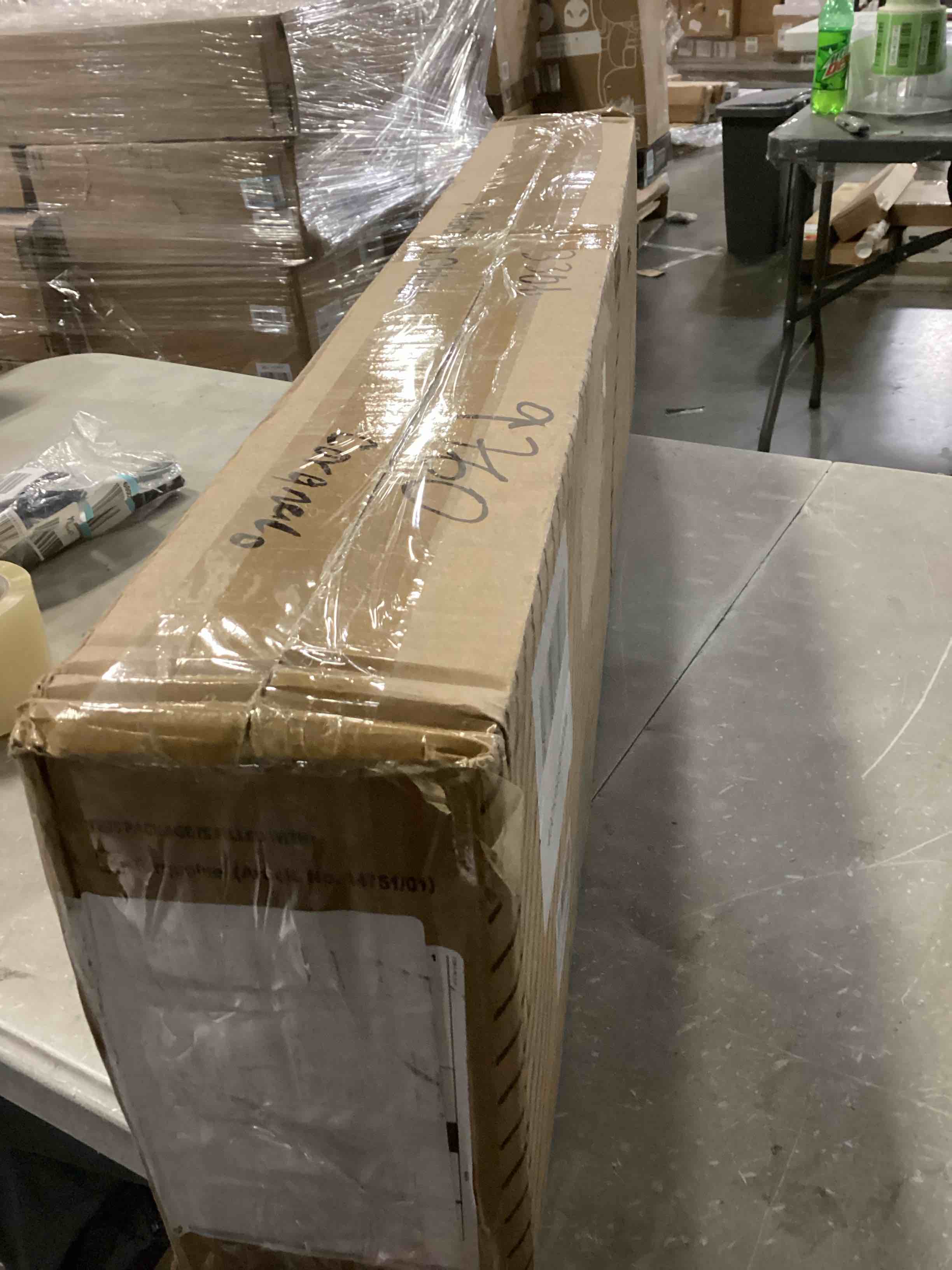https://s3.amazonaws.com/lotting-images-prod/bidfta/RED5076314_1708000527917.jpeg