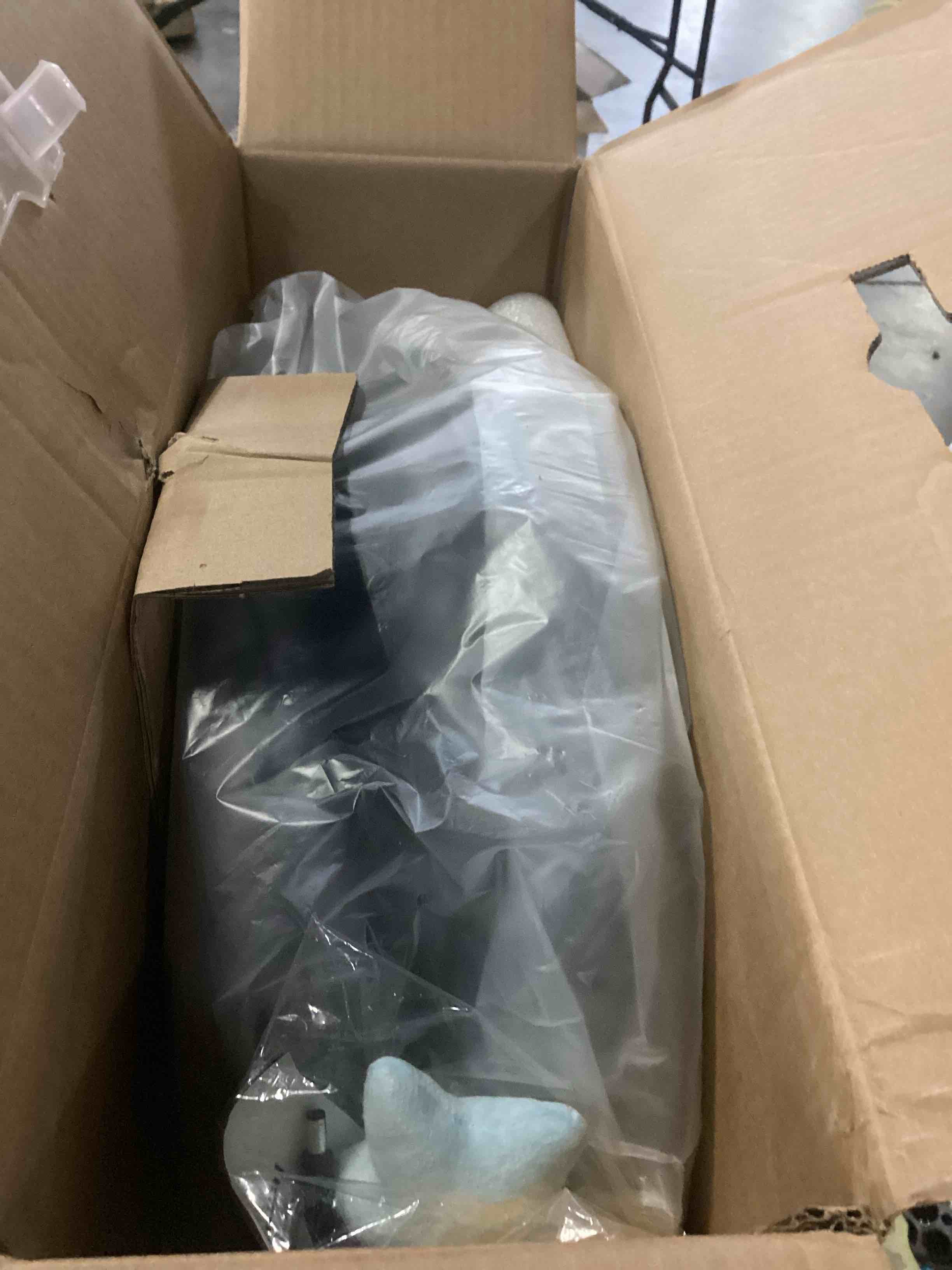 https://s3.amazonaws.com/lotting-images-prod/bidfta/RED5077850_1706370736032.jpeg