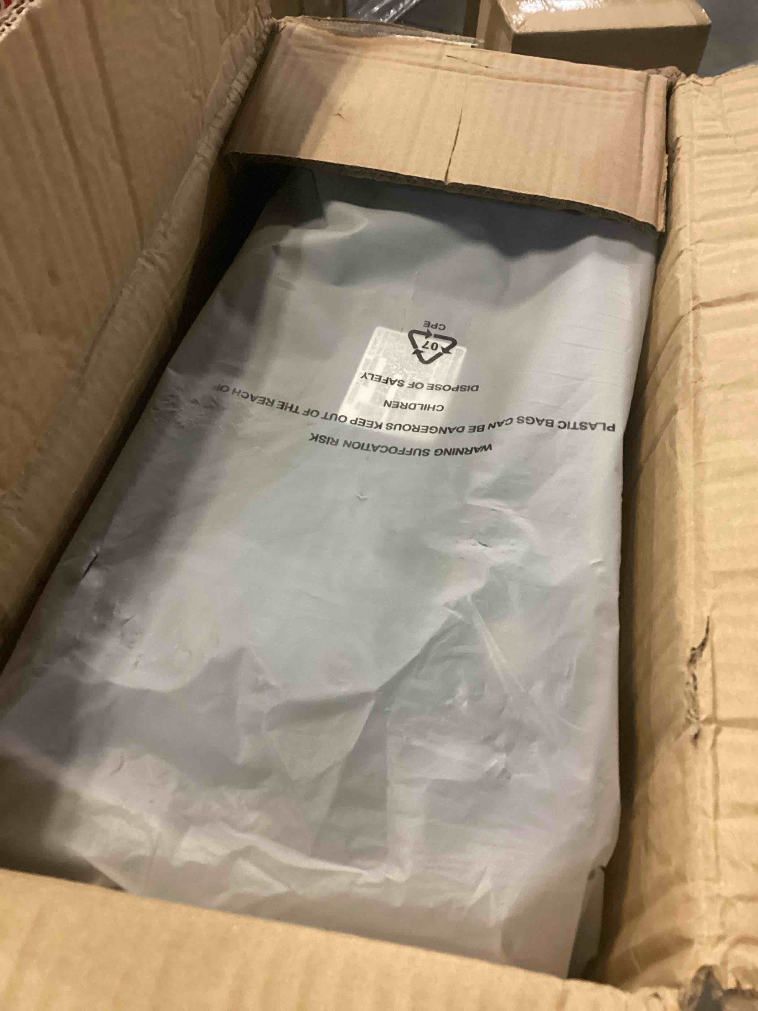 https://s3.amazonaws.com/lotting-images-prod/bidfta/RED5077852_1706370850192.jpeg